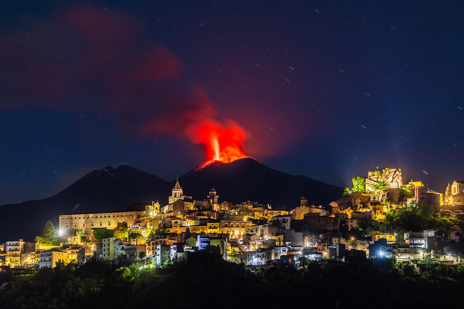 SAFF9463-HDR - L'antico Borgo di Castiglione di Sicilia ai piedi dell'Etna, il vulcano attivo più alto d'Eropa