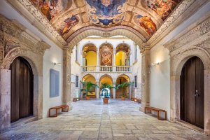 Il cortile interno del Palazzo della Marra a Barletta che ospita la Pinacoteca Giuseppe De Nittis.