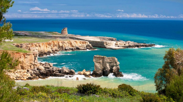 La baia di Porto Miggiano situata nel comune di Santa Cesarea Terme, in provincia di Lecce.