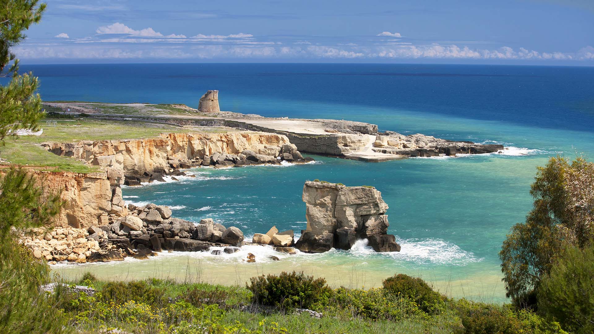 La baia di Porto Miggiano situata nel comune di Santa Cesarea Terme, in provincia di Lecce.