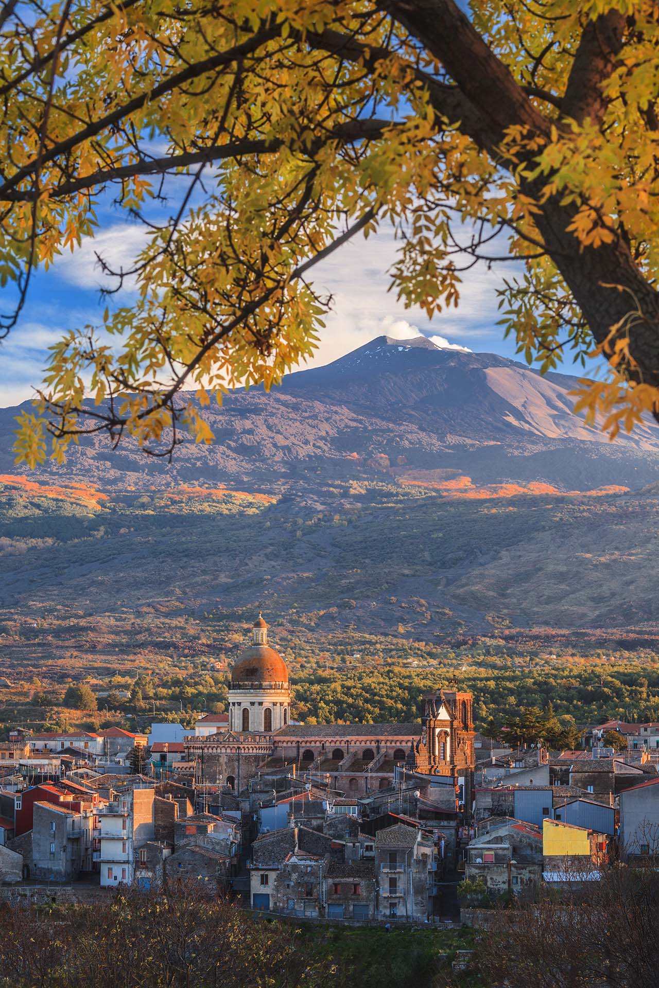 SIM-415206 - Randazzo e la Chiesa di San Nicolò all'ombra dei crateri sommitali dell'Etna