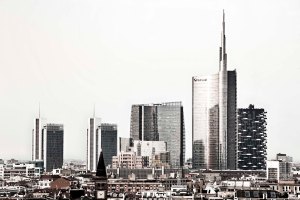 Skyline di Milano con Torre Unicredit.