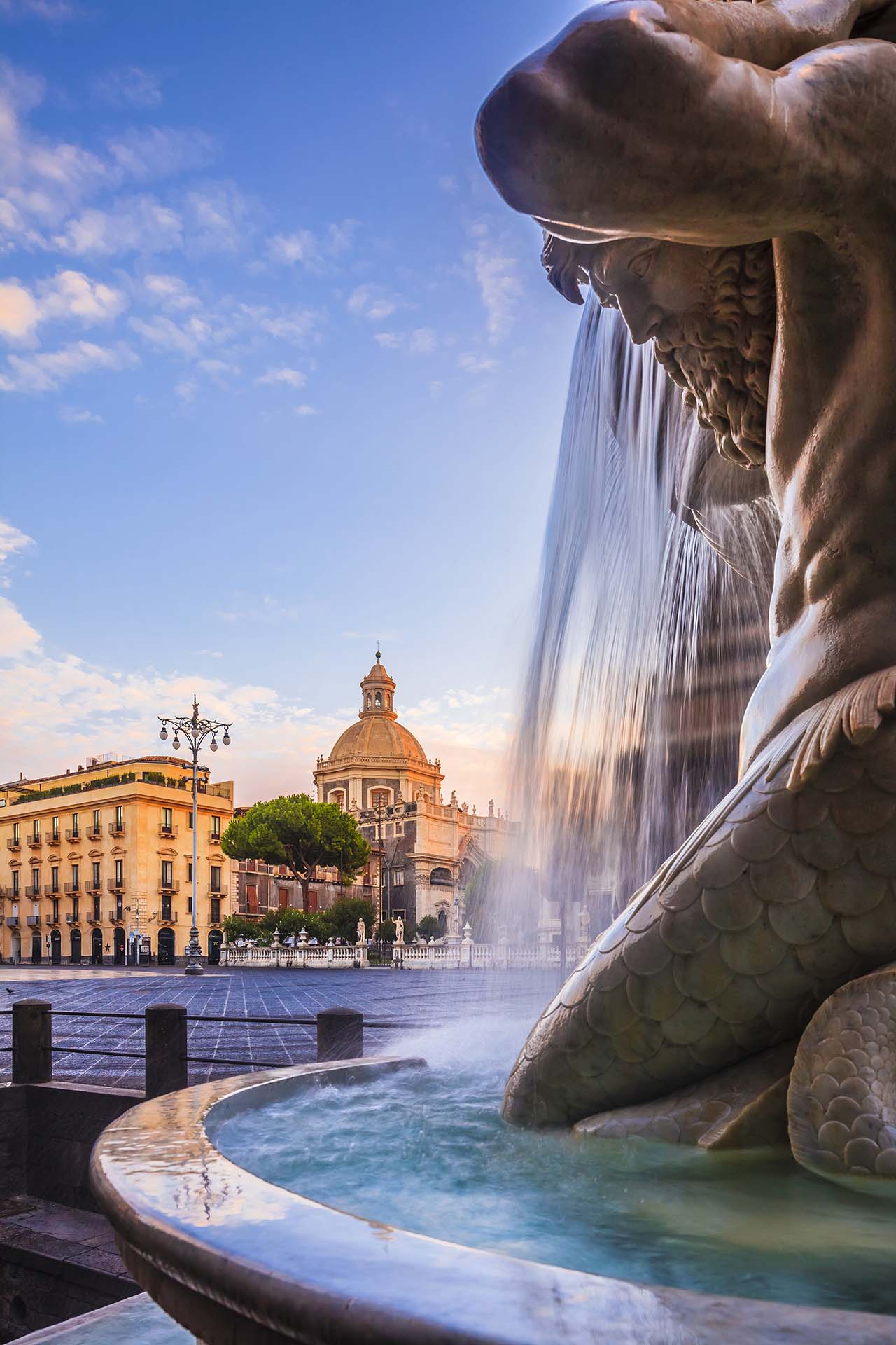 SIM-470638 - Fontana dell'Amenano e la chiesa della Badia di Sant'Agata a Catania