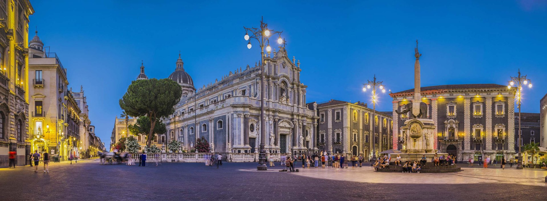 SIM-518020 - Panoramica_0A1A2011-12-13-15-17-20-22 - La movida catanese nel salotto barocco di Piazza Duomo