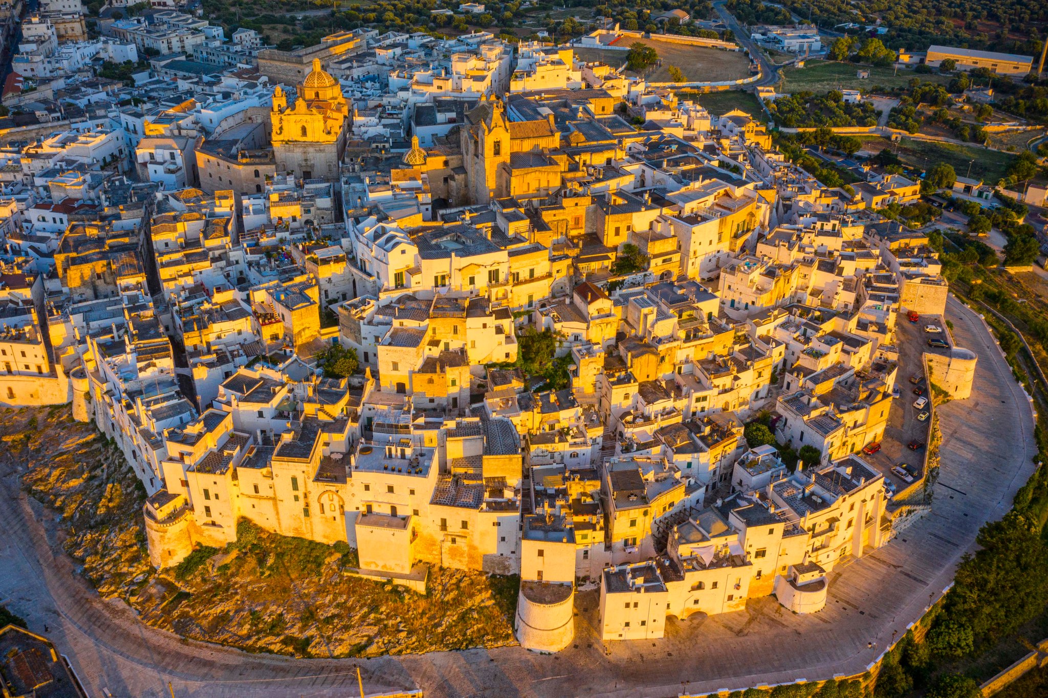Il borgo di Ostuni visto dal cielo.