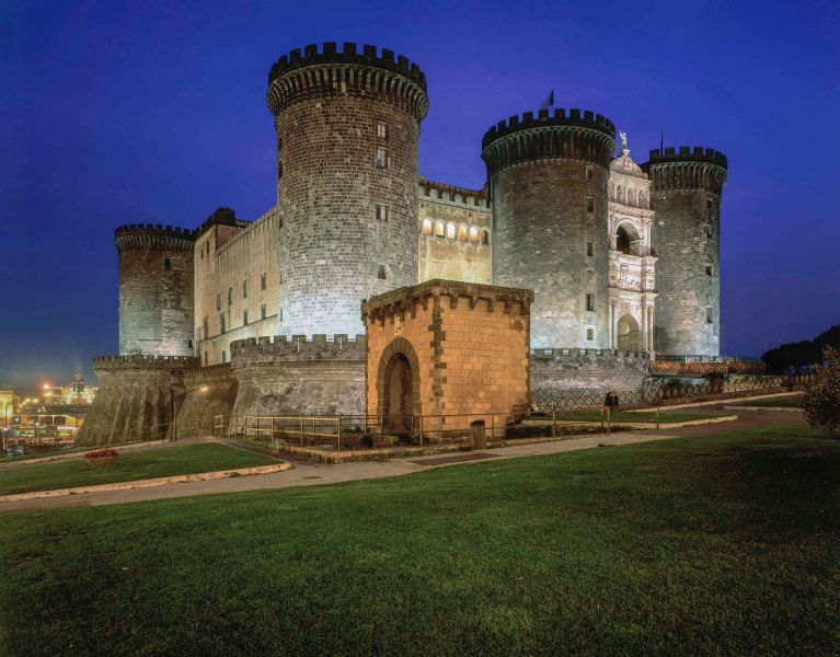 Castel Nuovo in centro a Napoli.