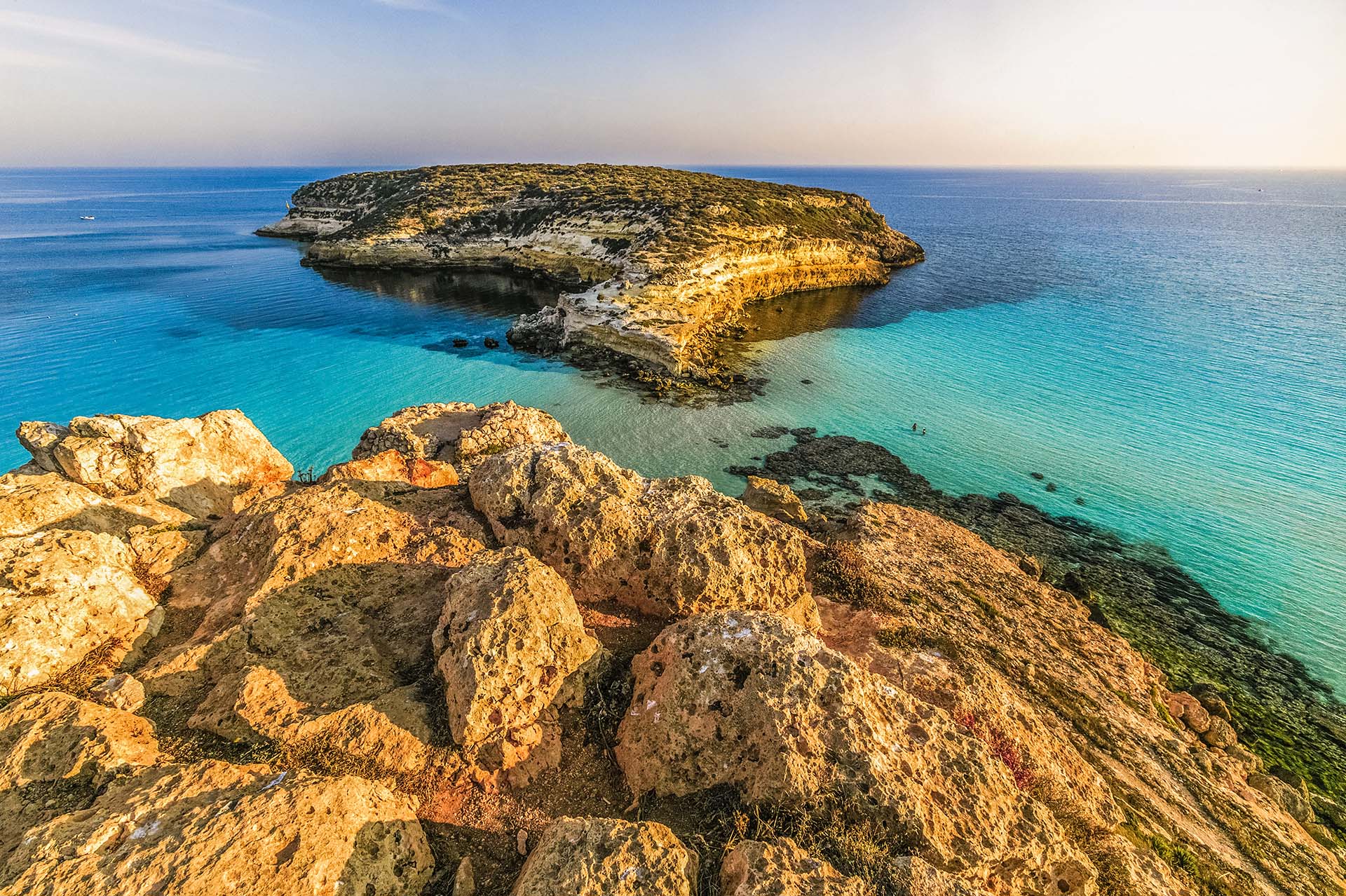 SIM-718600 - DE7U5416 - L'Isola dei Conigli, una gemma paradisiaca nel cuore del Mediterraneo
