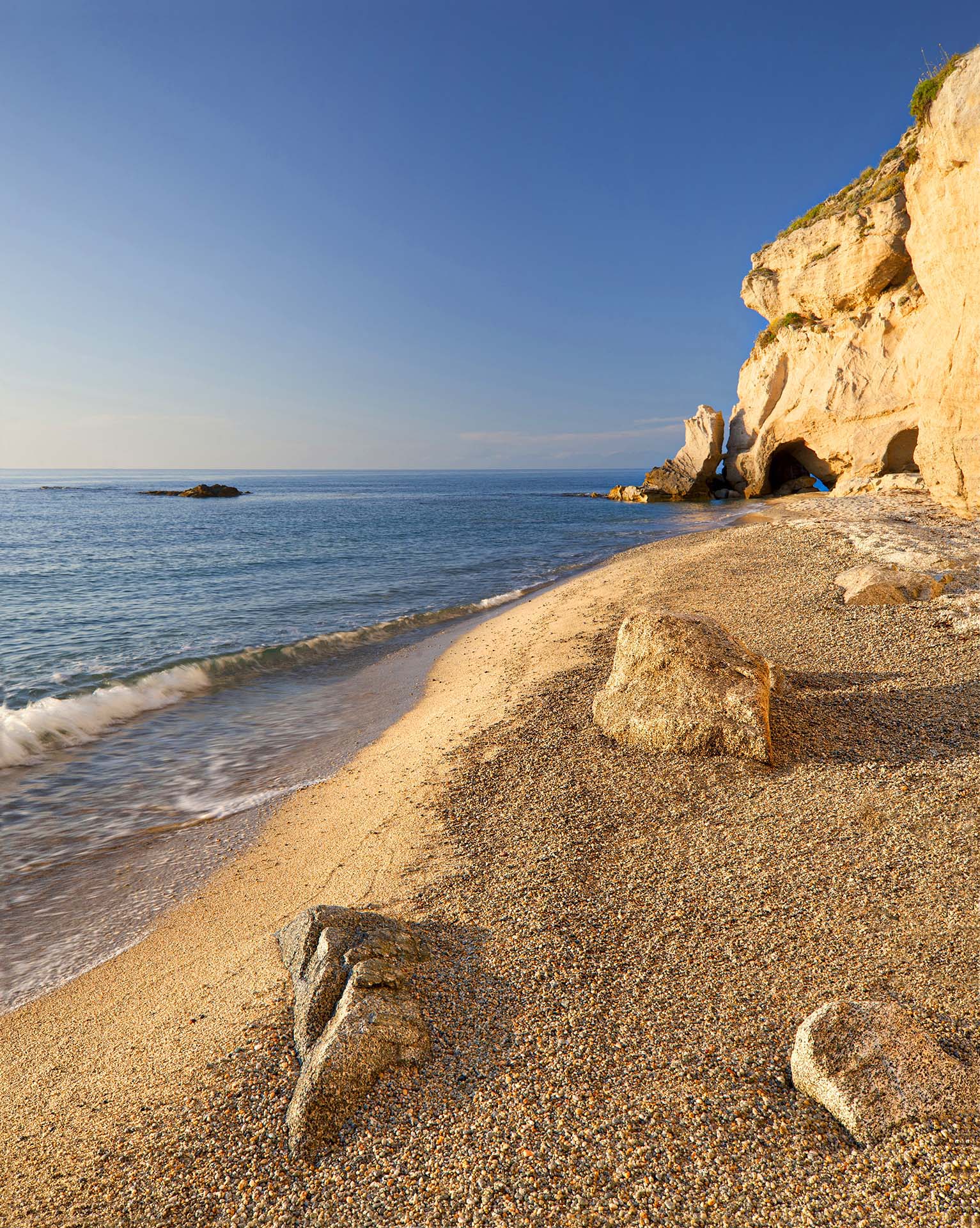 Dove il Mare Incontra il Mito: La Magia della Costa degli Dei in Calabria.