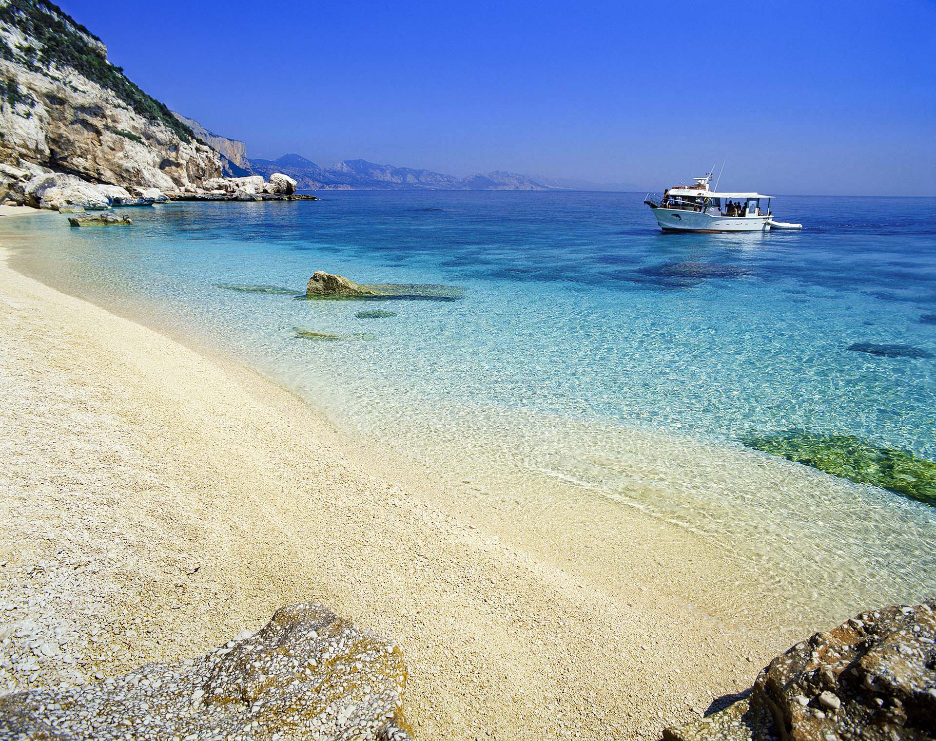 Cala Goloritzè: Il Monumento Naturale dove il Cielo Tocca il Mare dell’Ogliastra