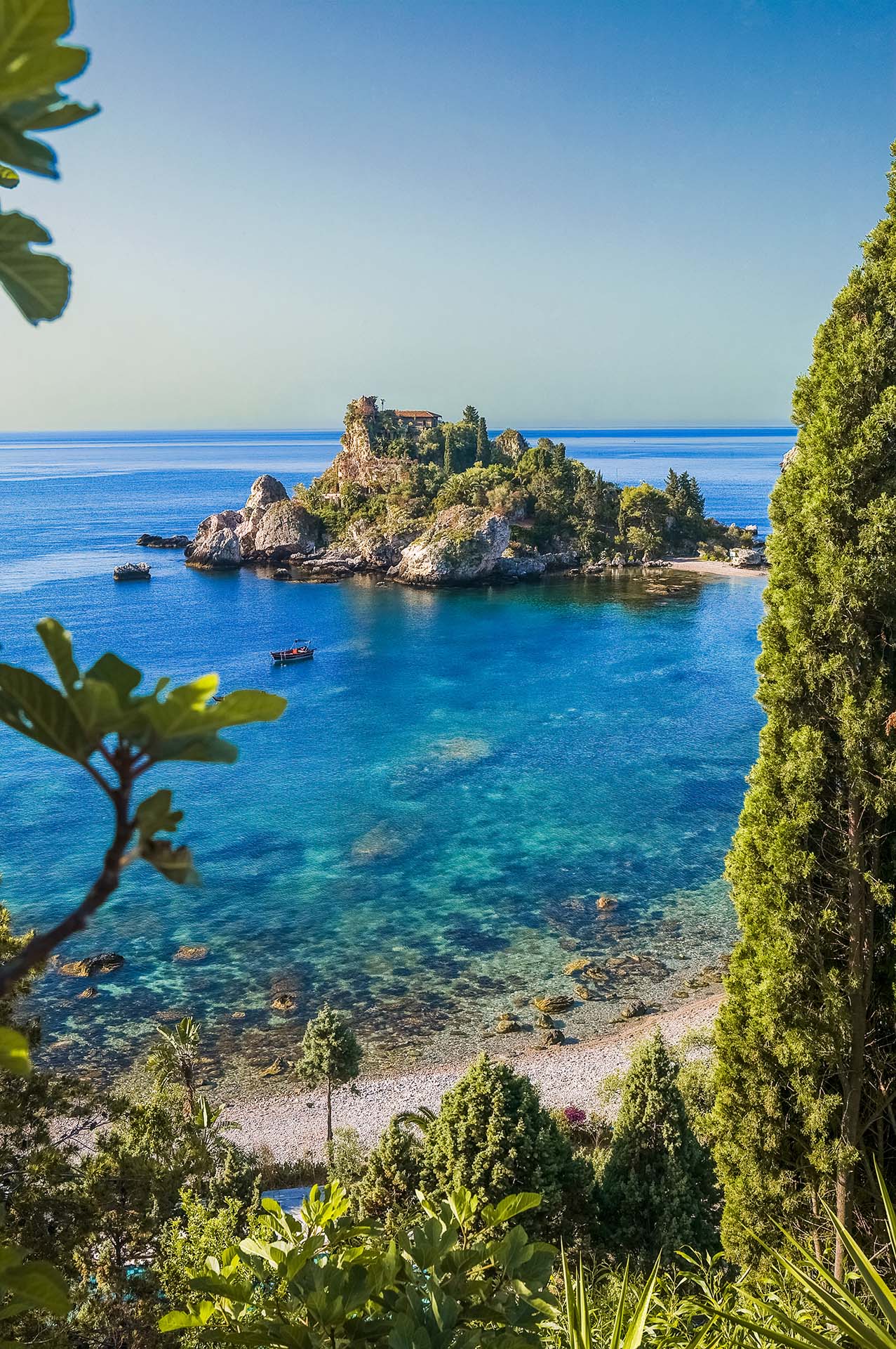 GET-746064 - DE7U0327 - Finestra sull'Isola Bella tra la vegetazione della costa di Taormina