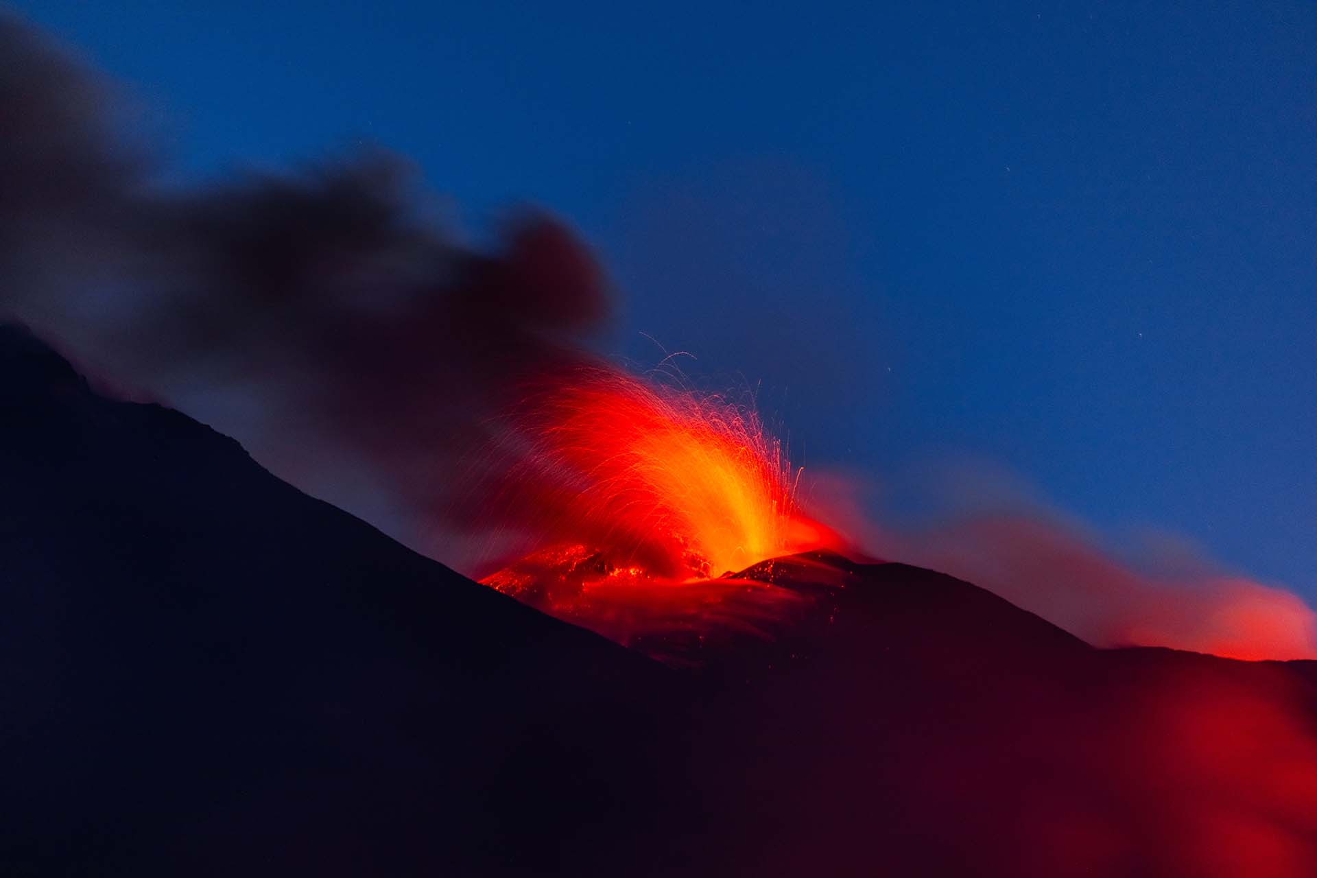 SAFF0348 - Eruzione dell'Etna - ontane di lava dal cratere centrale