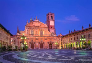 La Cattedrale di Sant'Ambriogio in Piazza Ducale a Vigevano.