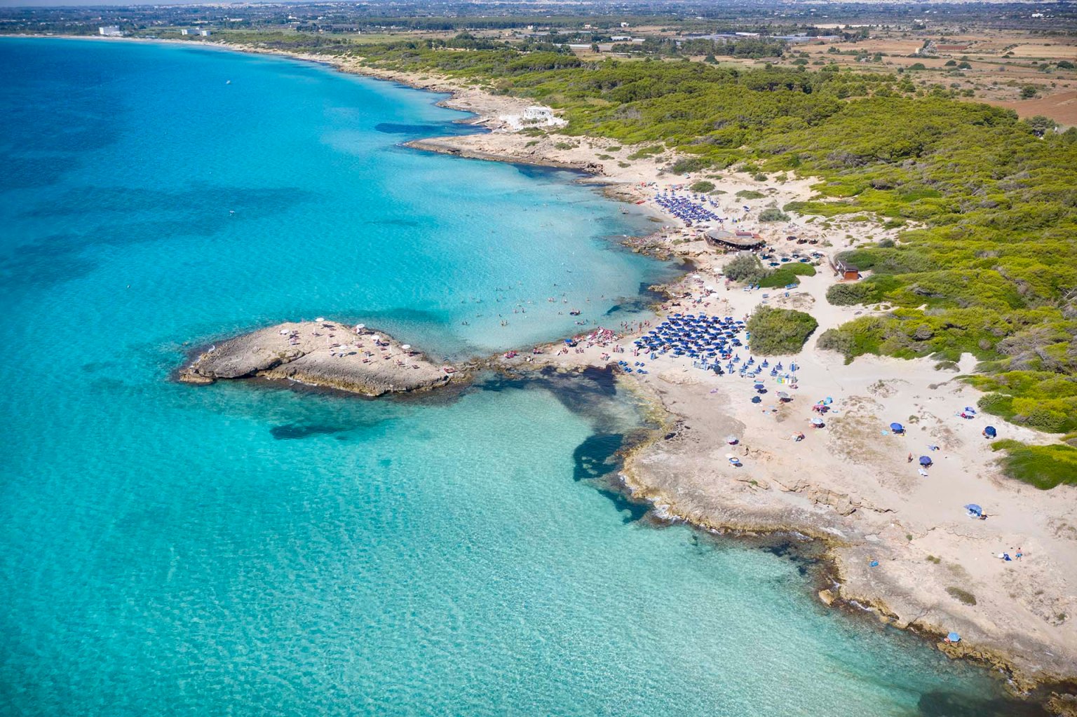 Il litorale con Punta La Suina in Salento.