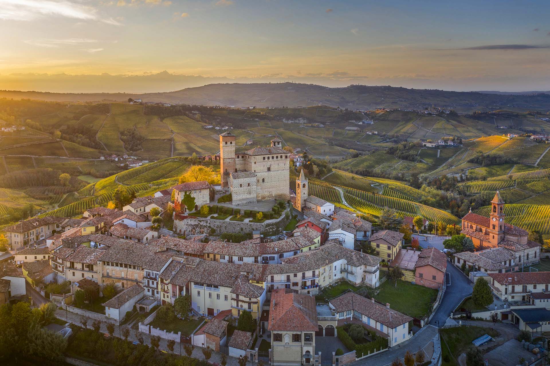 Il respiro del tempo: la collina, il castello e l’anima di Serralunga d’Alba
