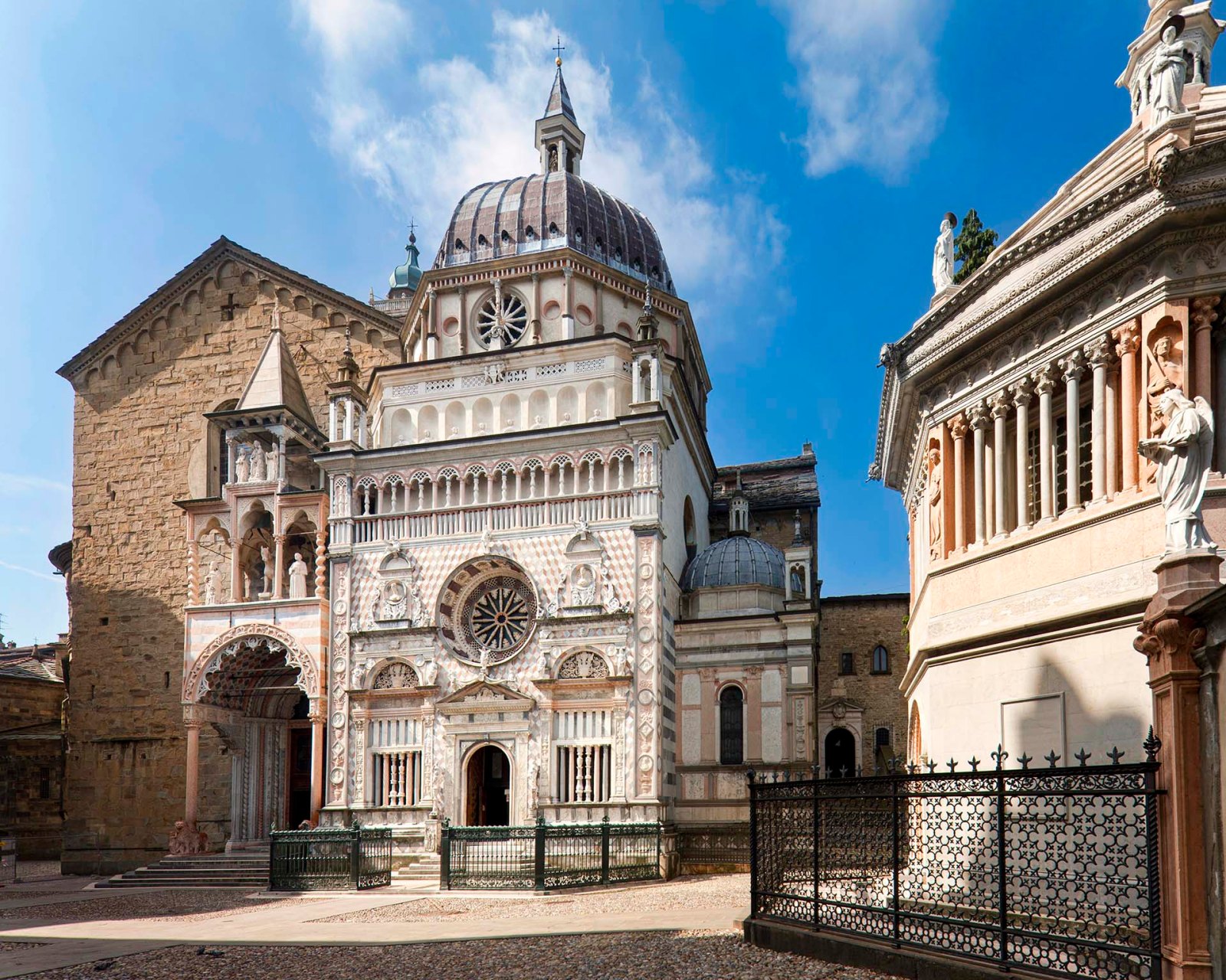 Esterno della Cappella Colleoni.