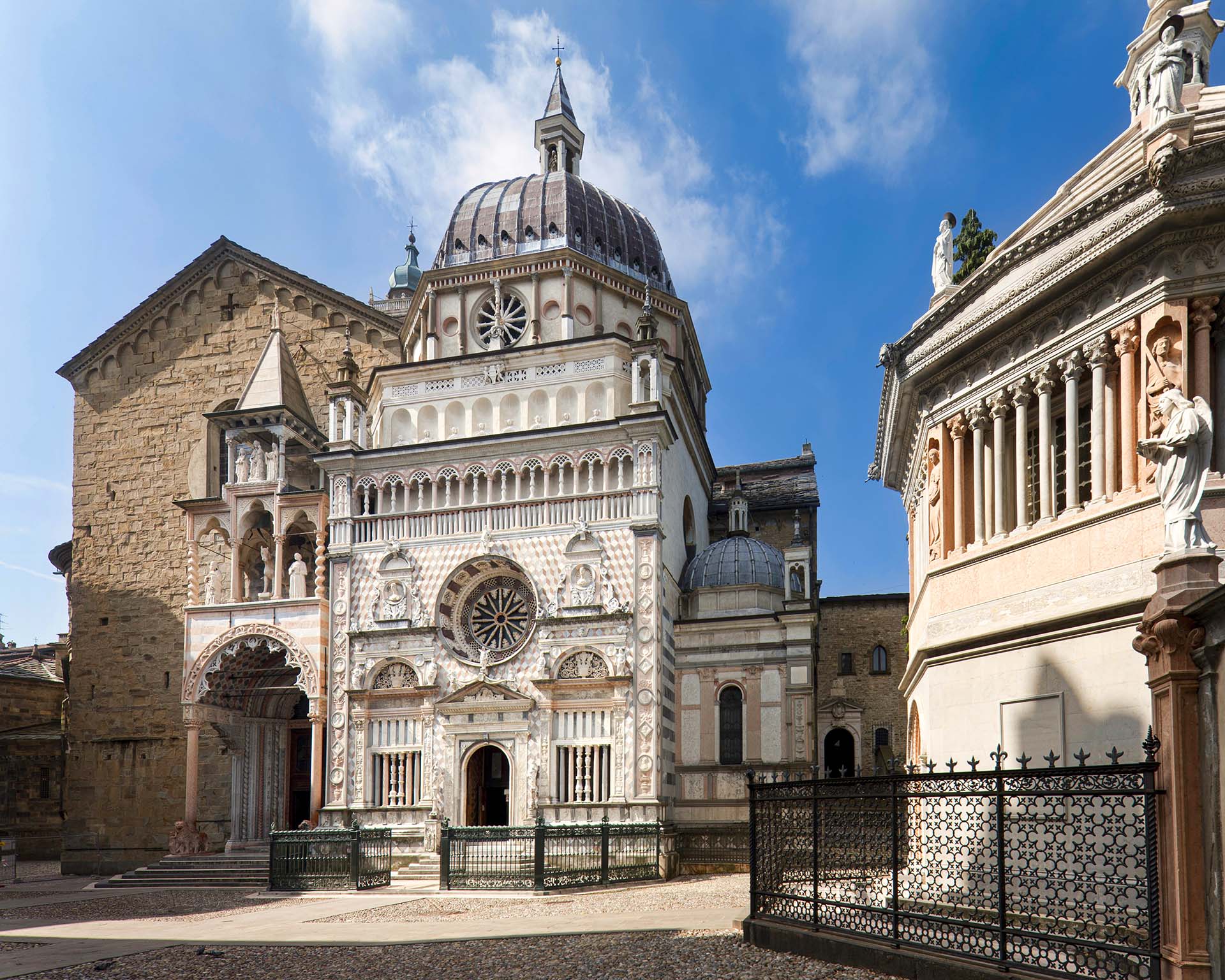 Esterno della Cappella Colleoni.
