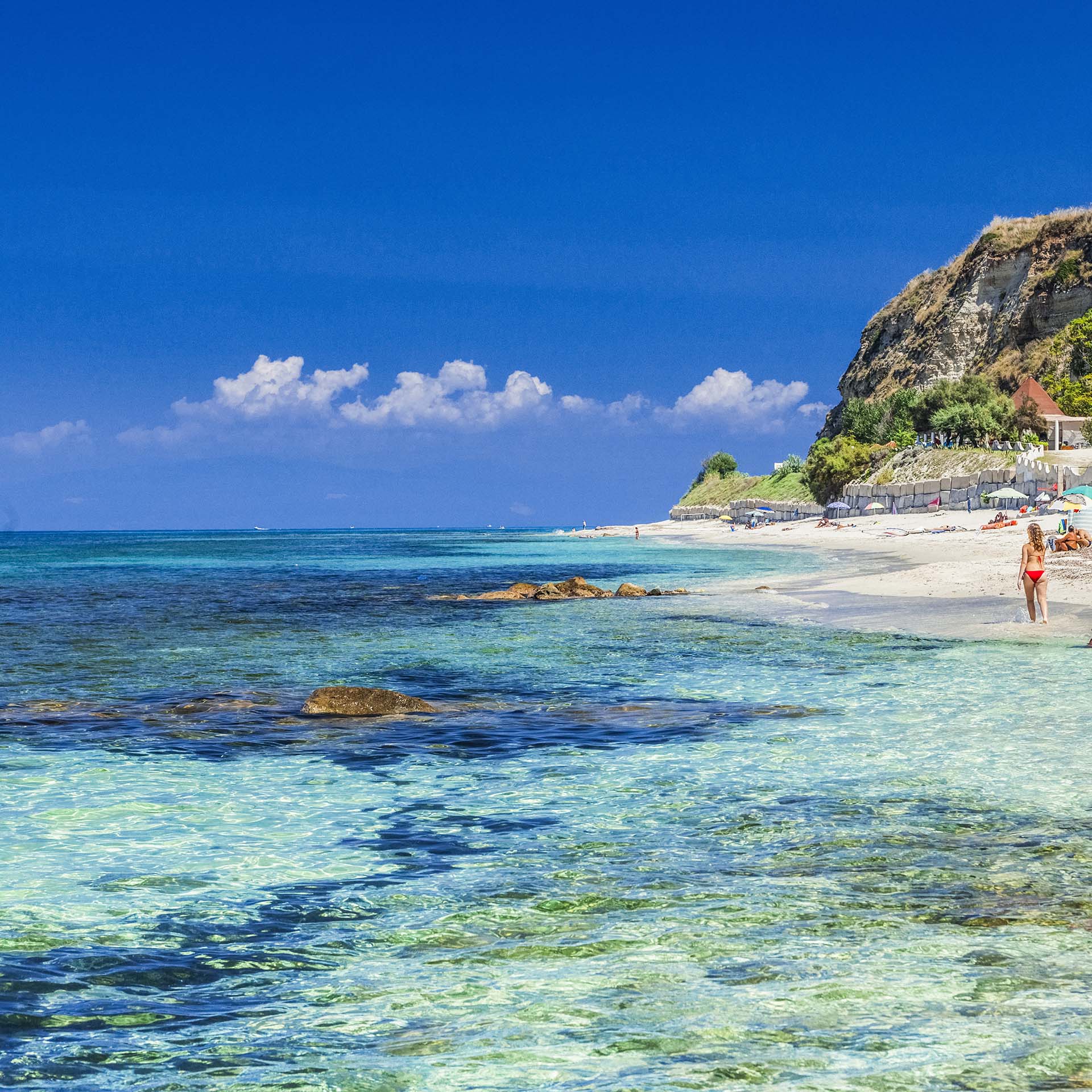 Spiaggia di Formicoli nella Costa degli Dei in Calabria