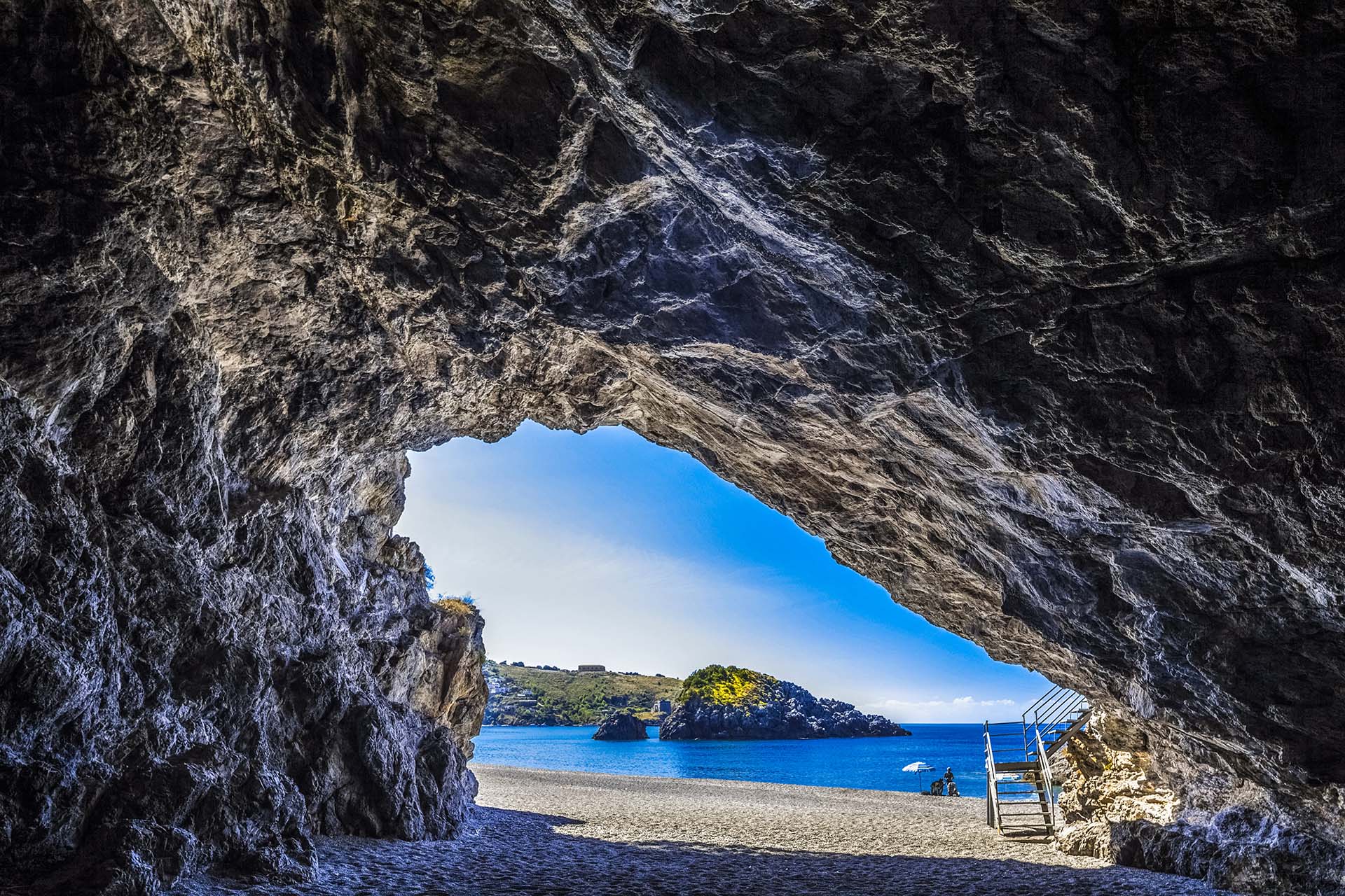 Spiaggia e Grotta del Prete a San Nicola Arcella, Riviera dei Cedri