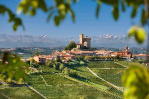 Serralunga d'Alba nelle Langhe Patrimonio dell'Umanità Unesco.