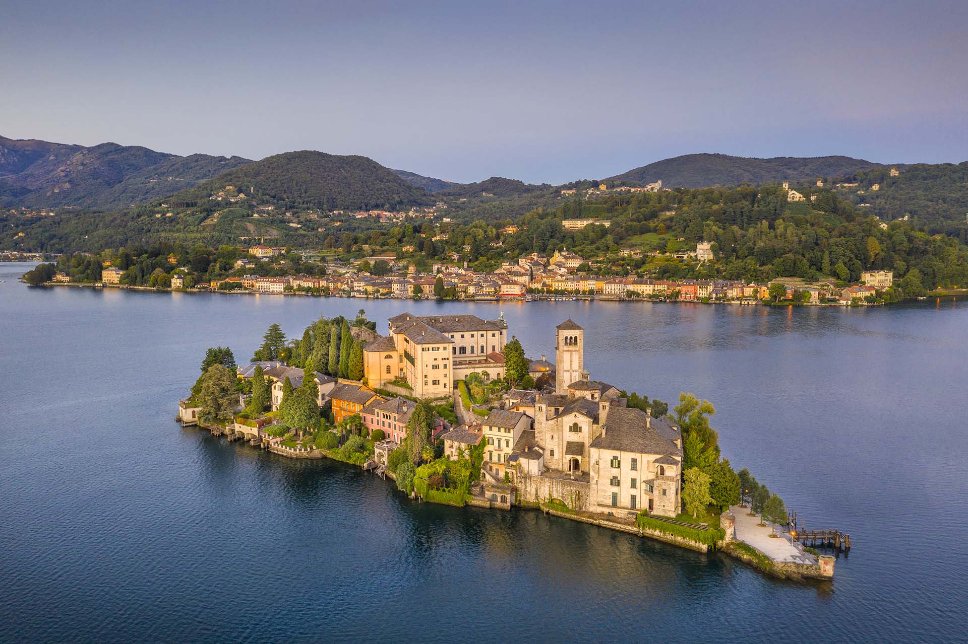Isola di San Giulio: Lo Scrigno Segreto del Lago d’Orta.