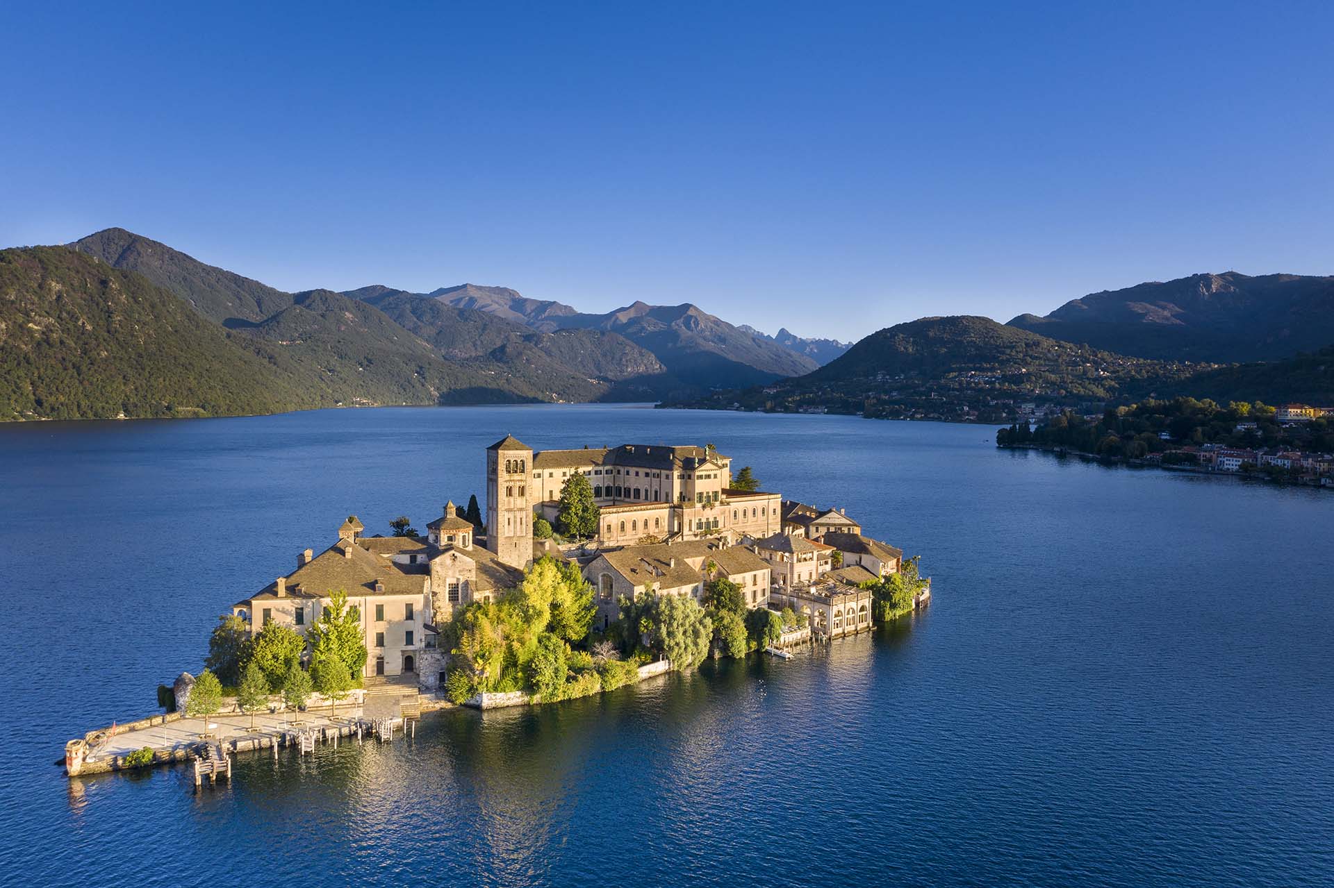 Isola di San Giulio: L’Incanto Nascosto del Lago d’Orta.