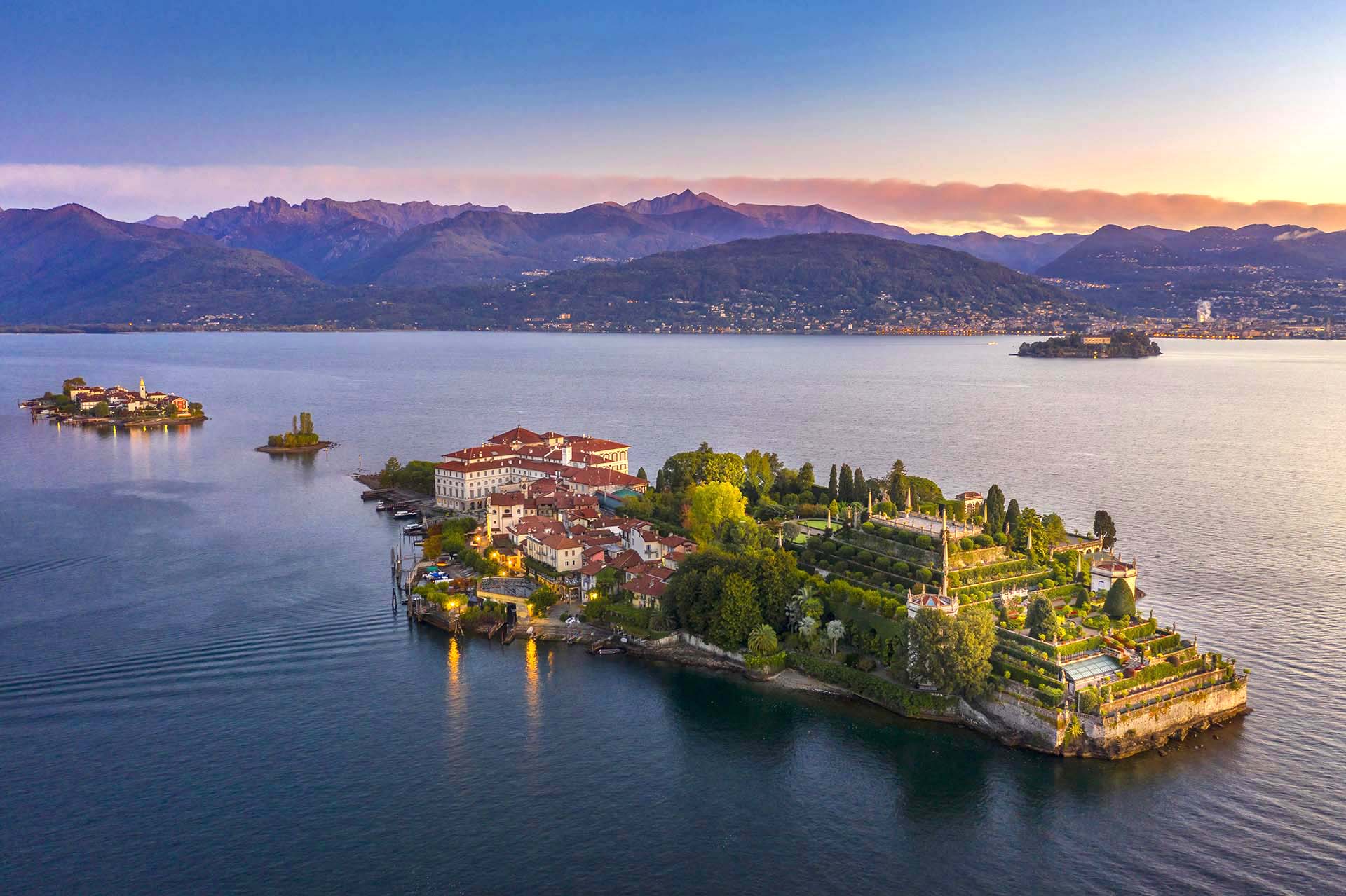 Il Lago Maggiore con le Isole Borromee.
