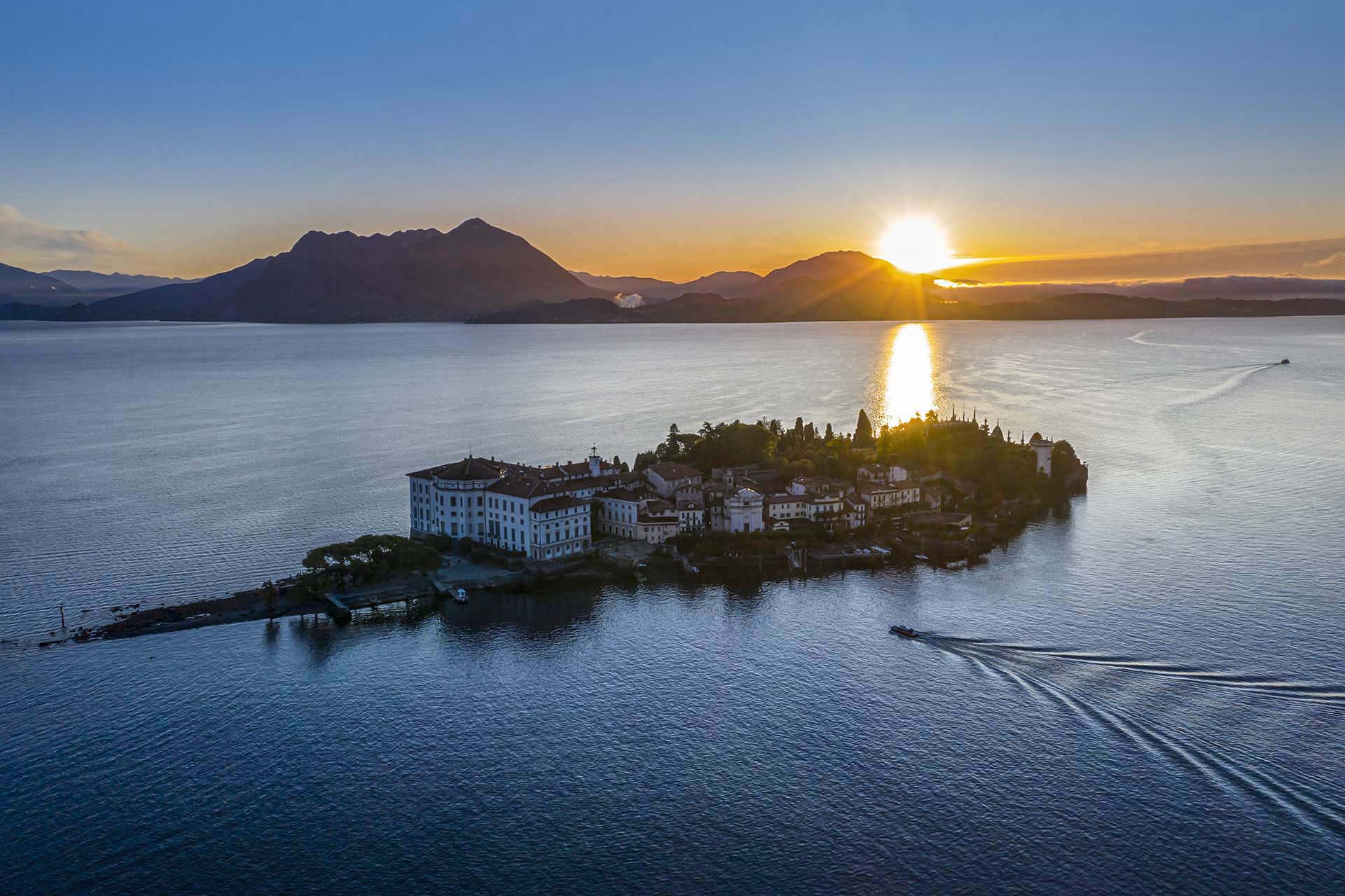 Vista sull'Isola Bella all'alba