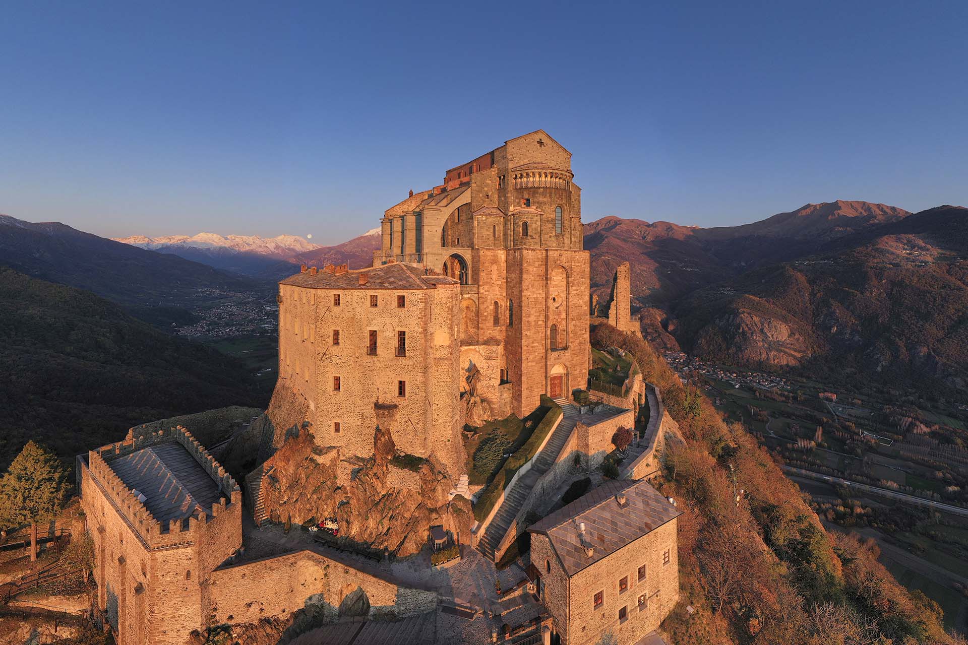 La Sacra di San Michele, monastero medievale in Val di Susa simbolo della regione Piemonte.