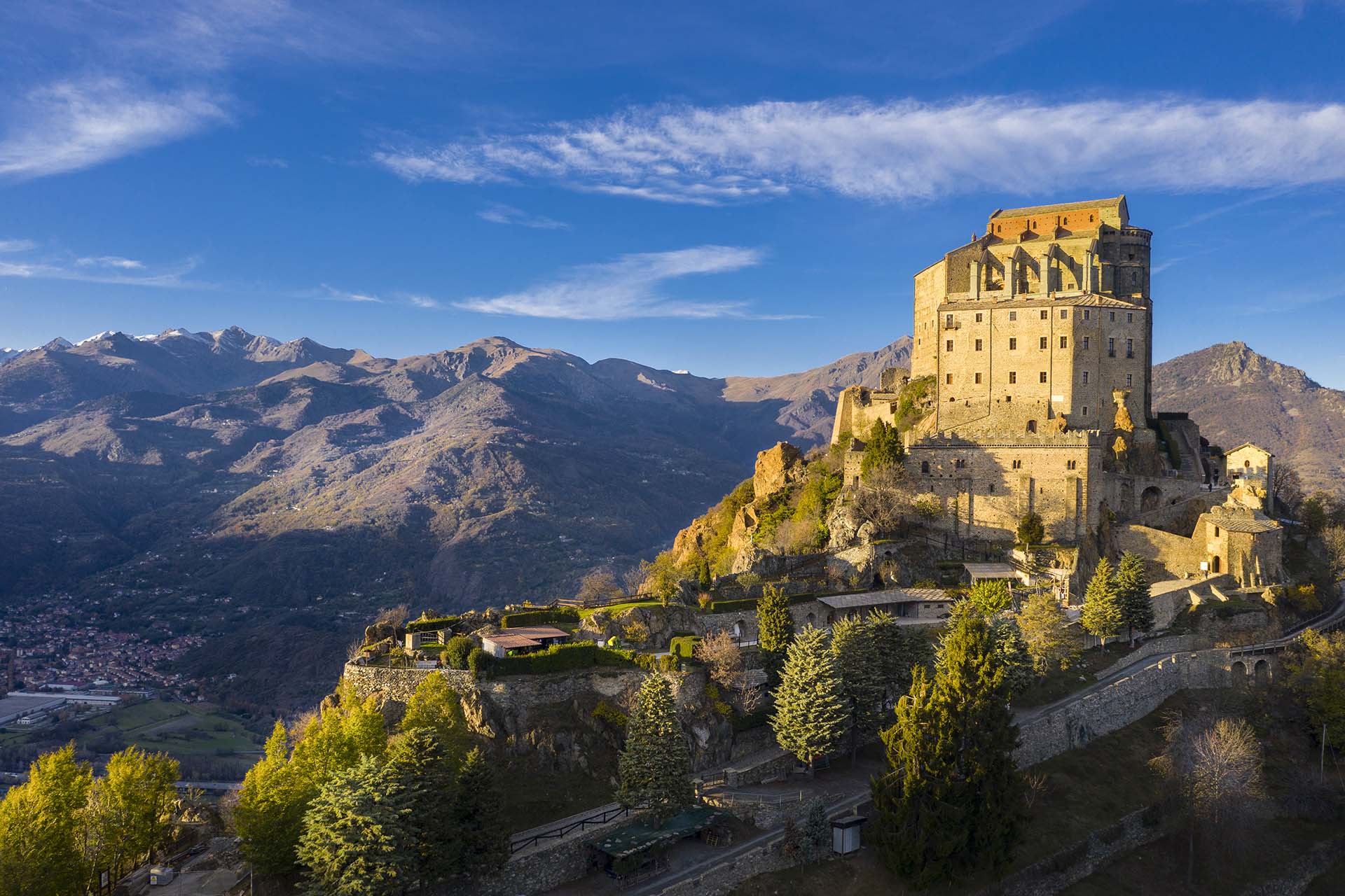 La Sacra di San Michele, monastero medievale in Val di Susa simbolo della regione Piemonte.