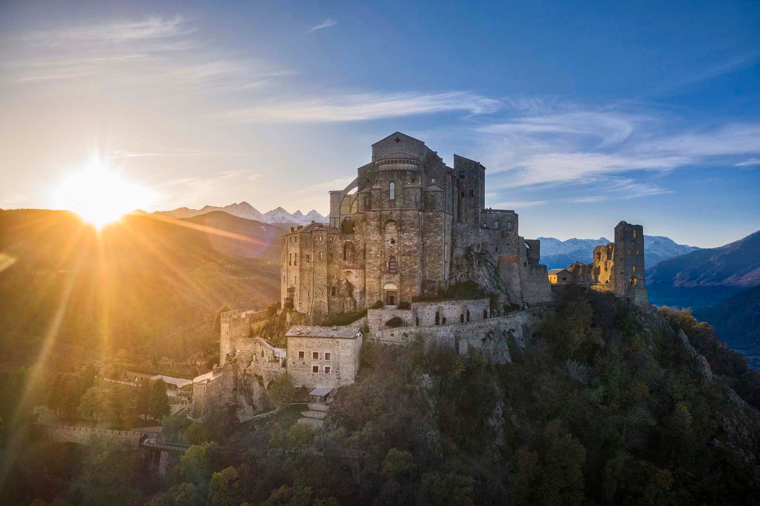 La Sacra di San Michele, monastero medievale in Val di Susa simbolo della regione Piemonte.