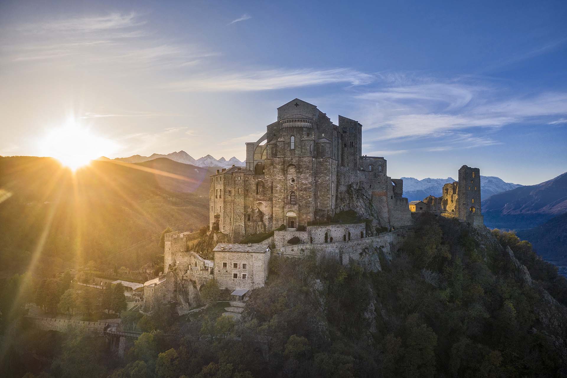 La Sacra di San Michele, monastero medievale in Val di Susa simbolo della regione Piemonte.