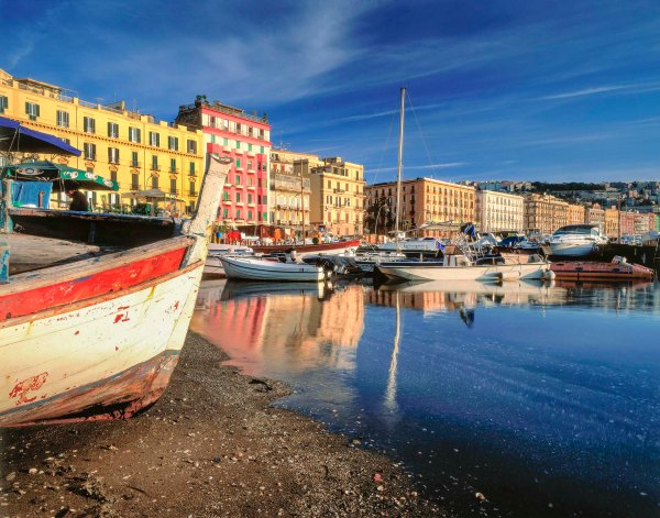 Il porticciolo di Mergellina a Napoli.