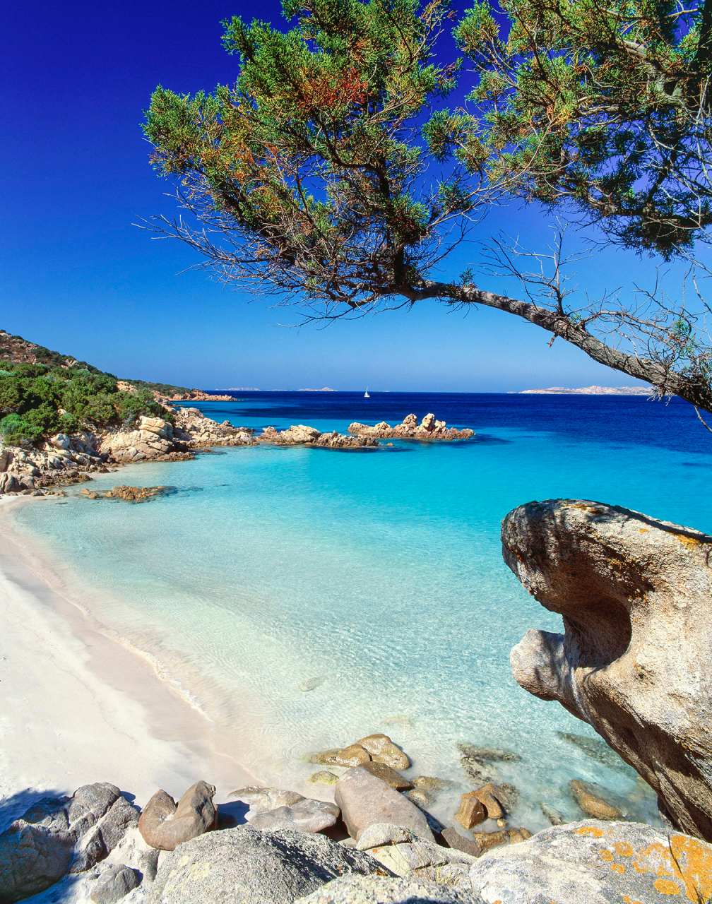 Cala Conneri nell'isola di Spargi in Sardegna.