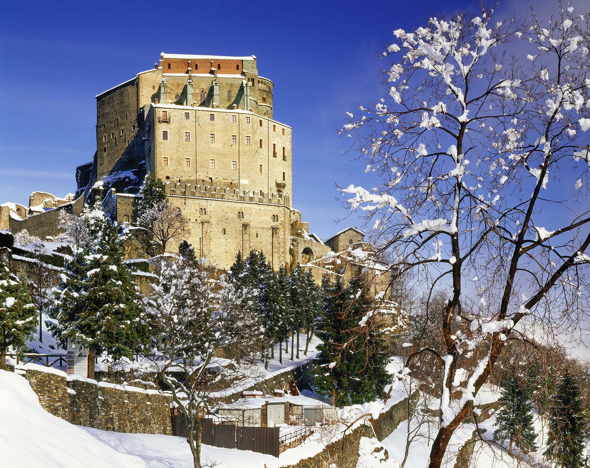La Sacra di San Michele, monastero medievale in val di Susa.