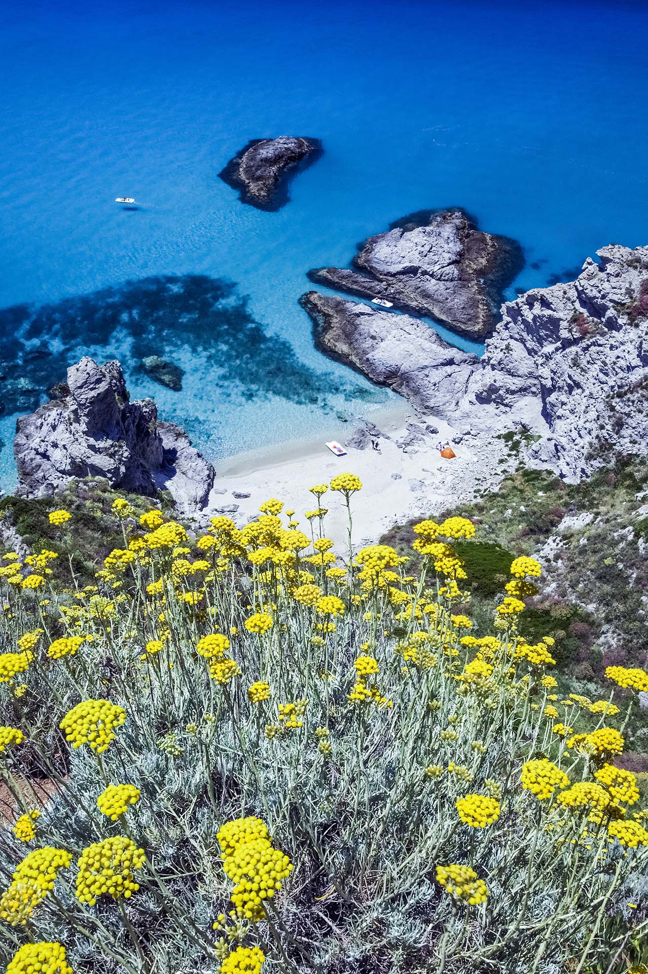 Una Tavolozza di Colori Mediterranei a Capo Vaticano