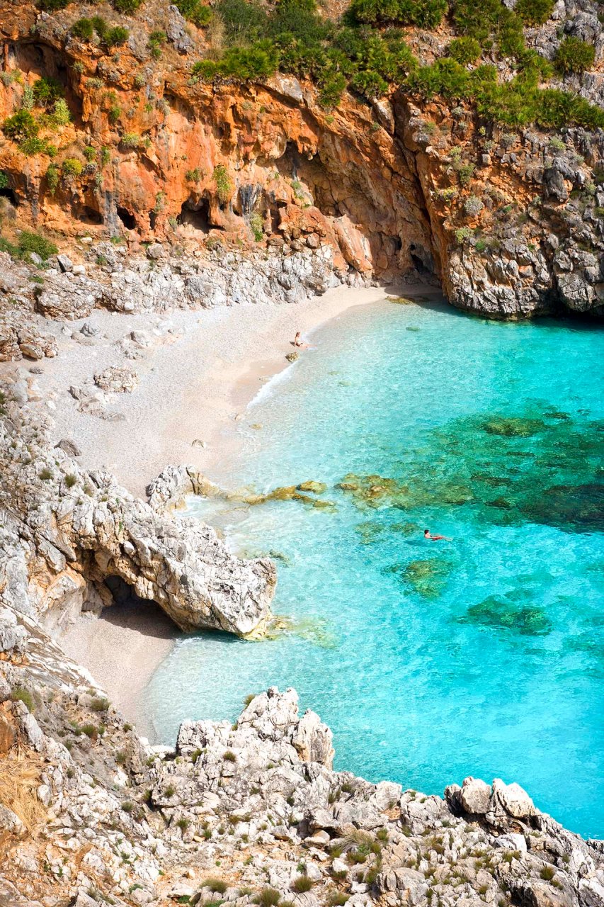 Cala Capreria nella Riserva naturale dello Zingaro.