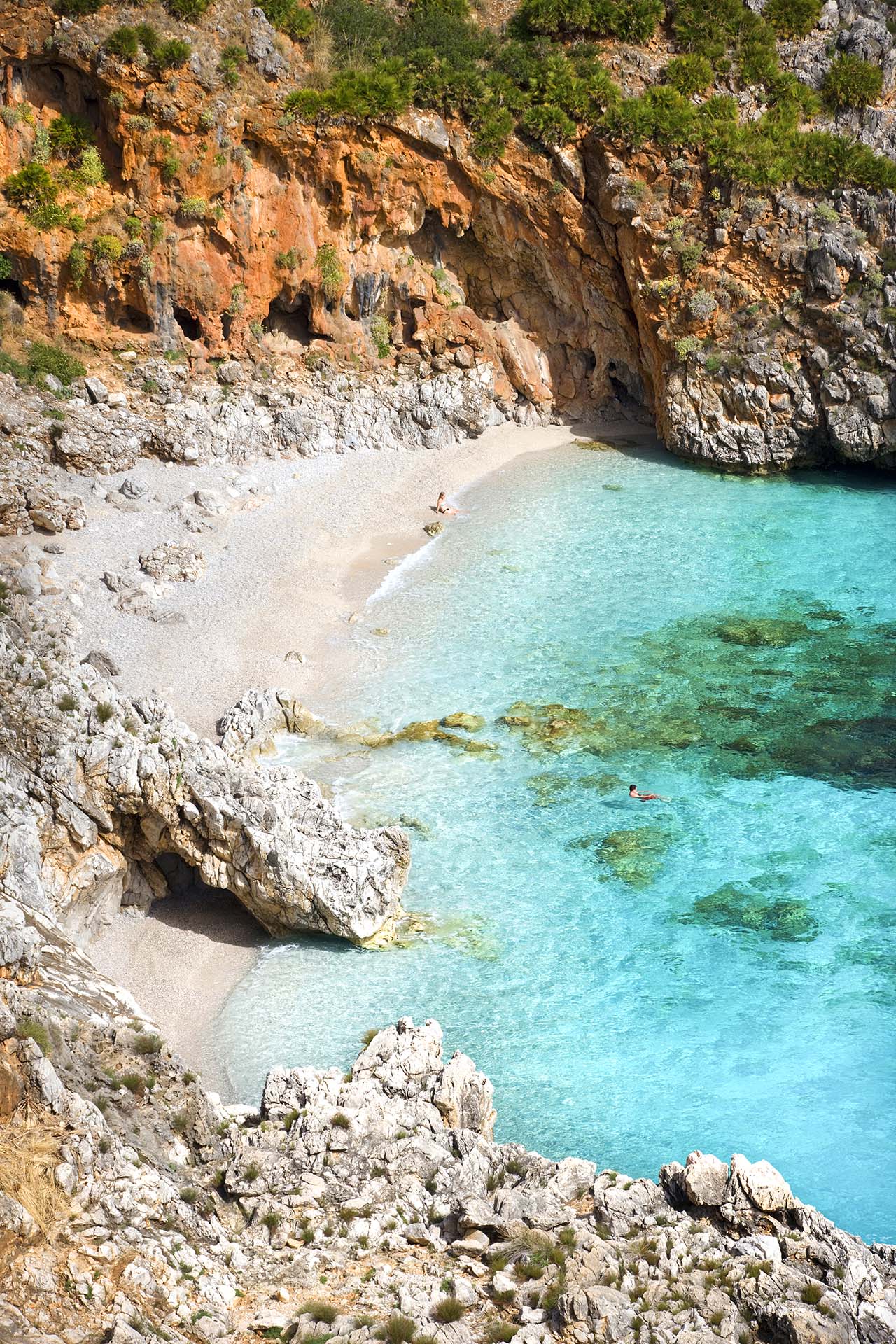 Cala Capreria nella Riserva naturale dello Zingaro.