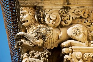 Dettaglio di un balcone di Palazzo Nicolaci di Villadorata a Noto.