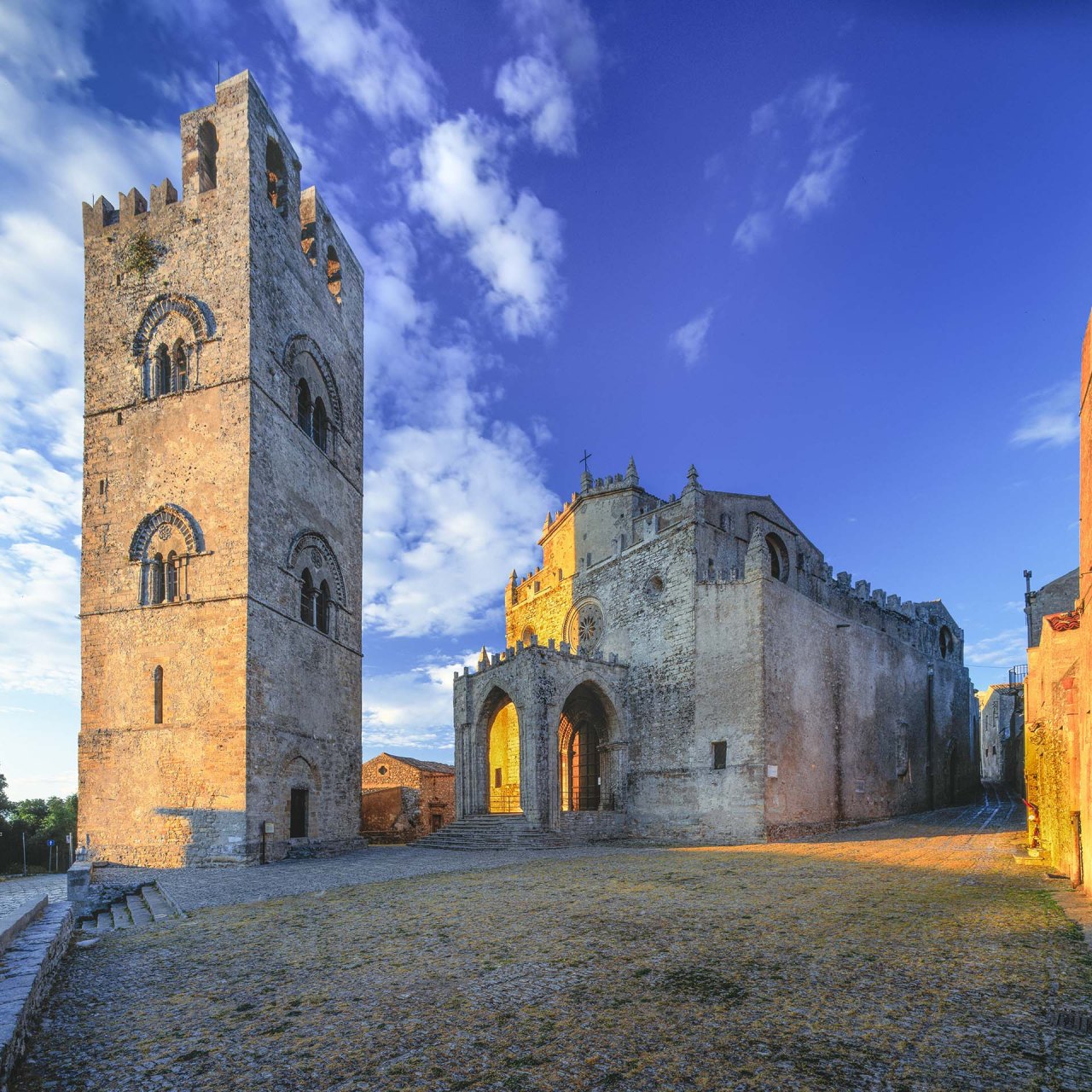 La Chiesa Madre di Erice e la Torre Campanaria di Re Federico.