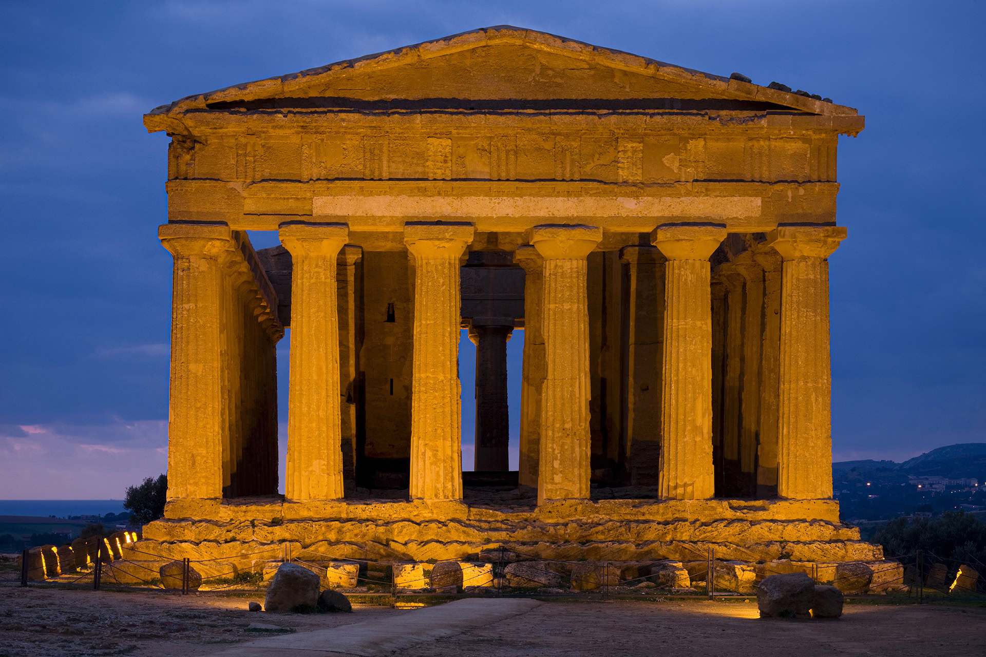 Tempio della Concordia nella Valle dei Templi di Agrigento in Sicilia.