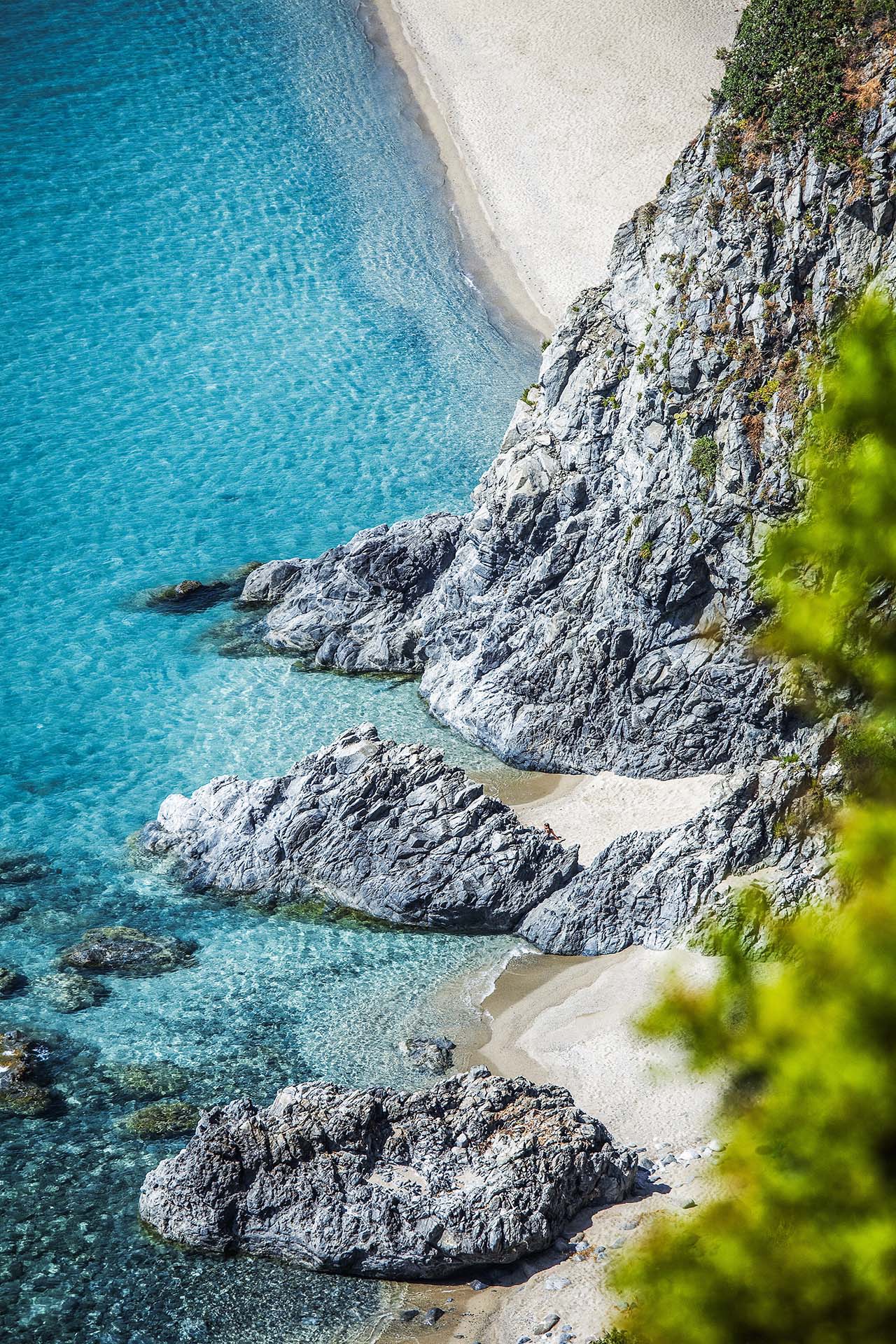 Le calette nascoste tra Copanello e la spiaggia di Caminia in Calabria