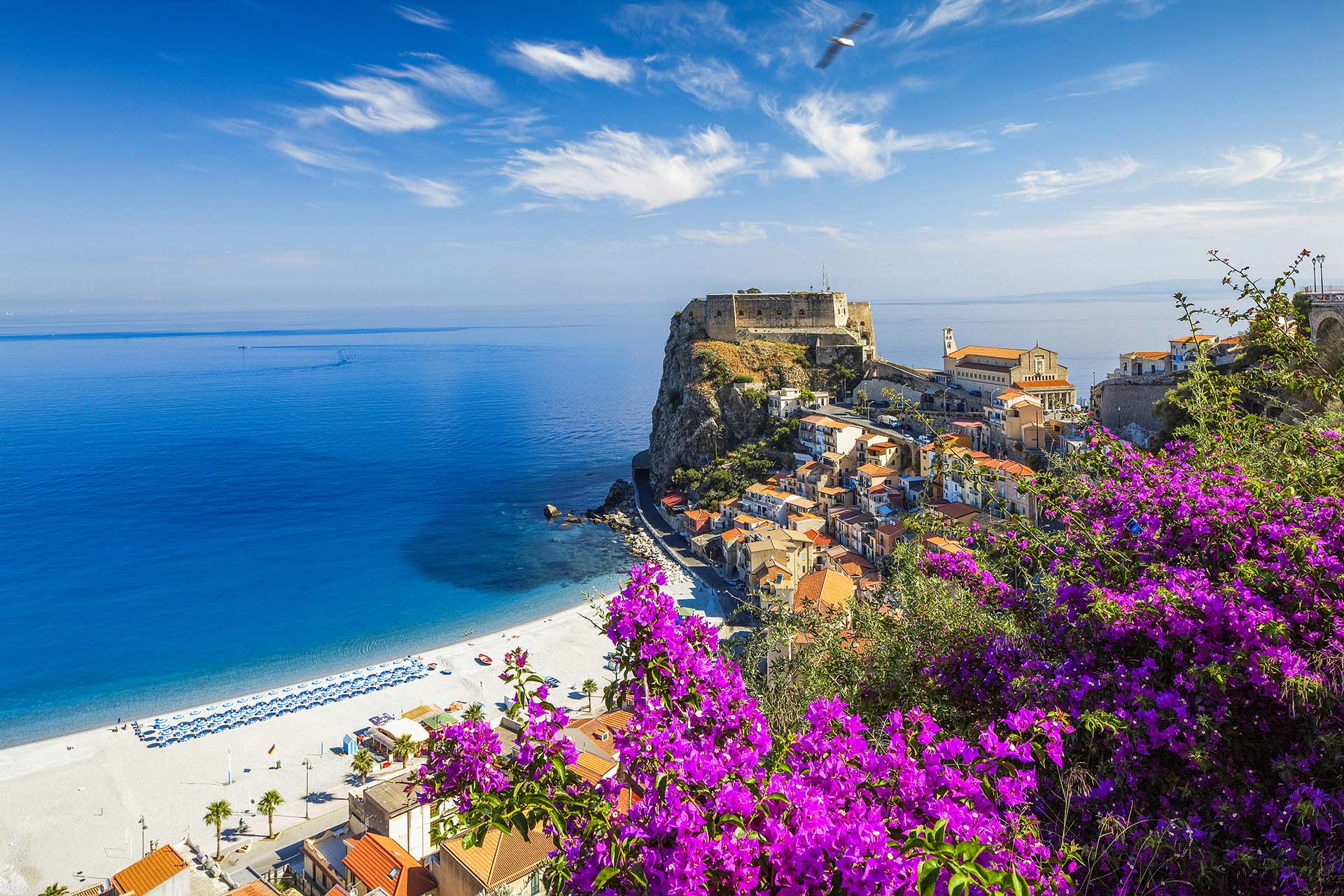 SIM-777089 - Il Borgo di Scilla, il Castello Ruffo e la Spiaggia di Marina Grande in Calabria