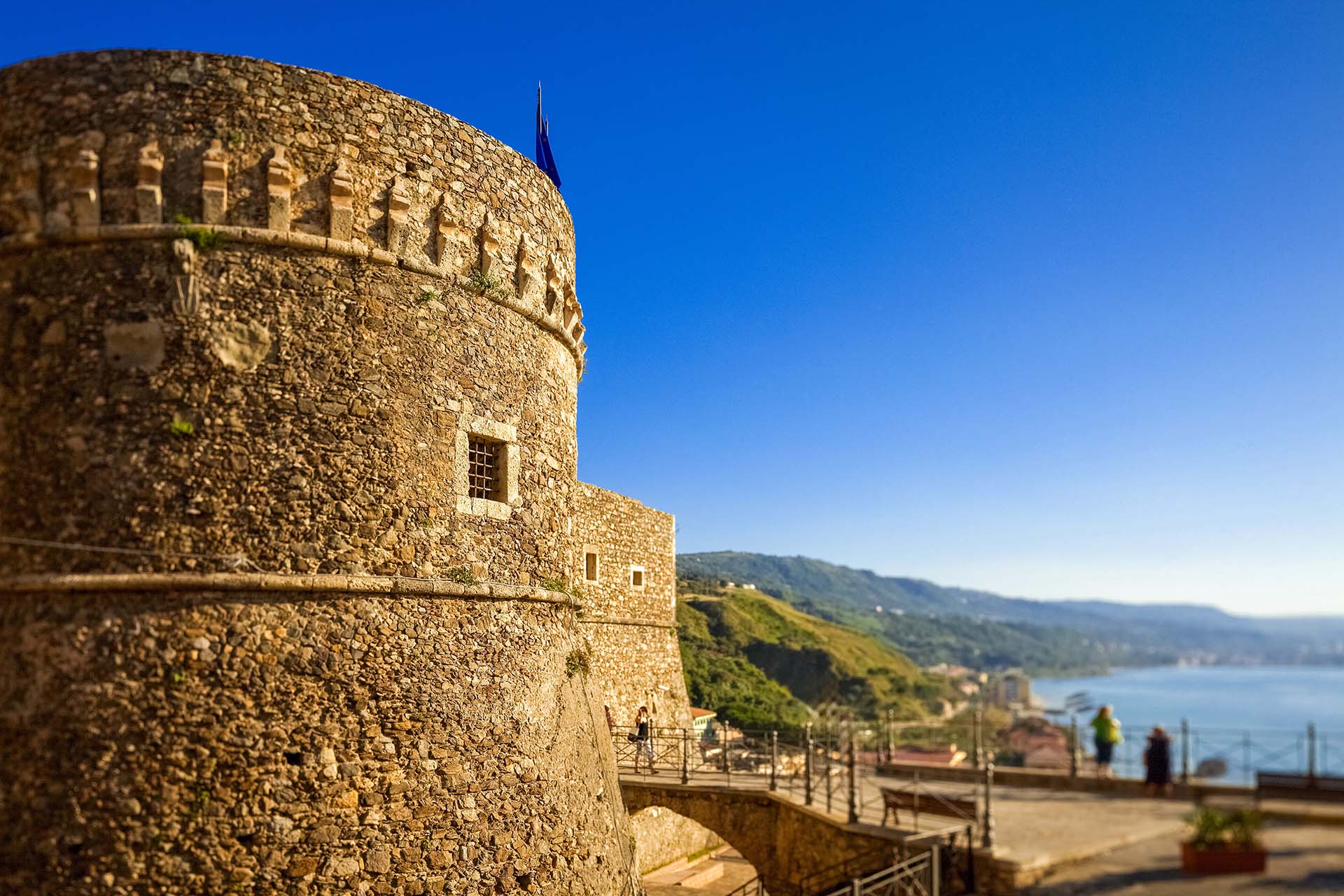 SIM-777109 - Il Castello Murat di Pizzo Calabro, Elegante Guardiano del Mare sulla Costa degli Dei