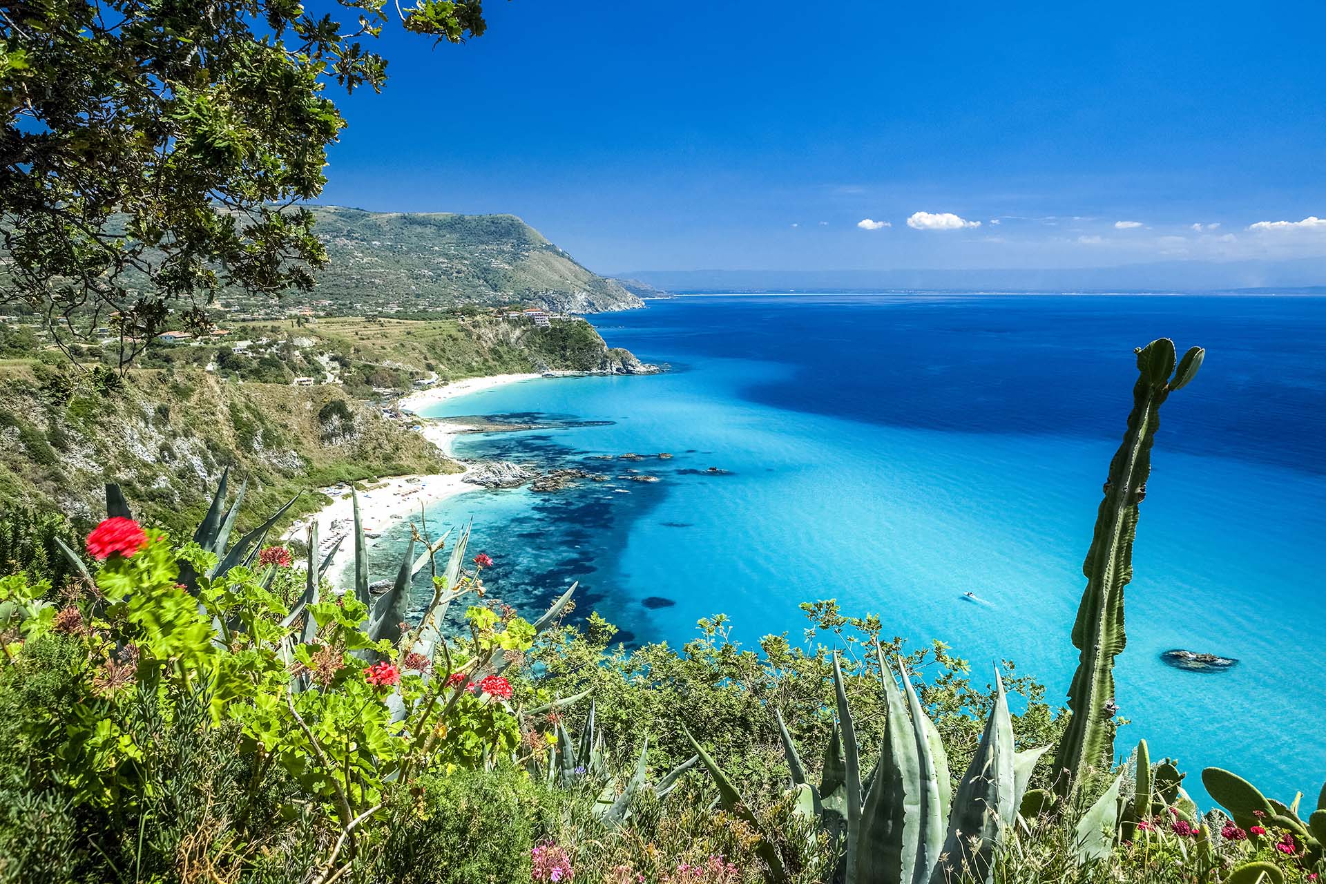 SIM-777131 - La costa di Capo Vaticano tra la vegetazione mediterranea e acque cristalline