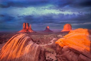 Paesaggio iconico della Monument Valley in Arizona.