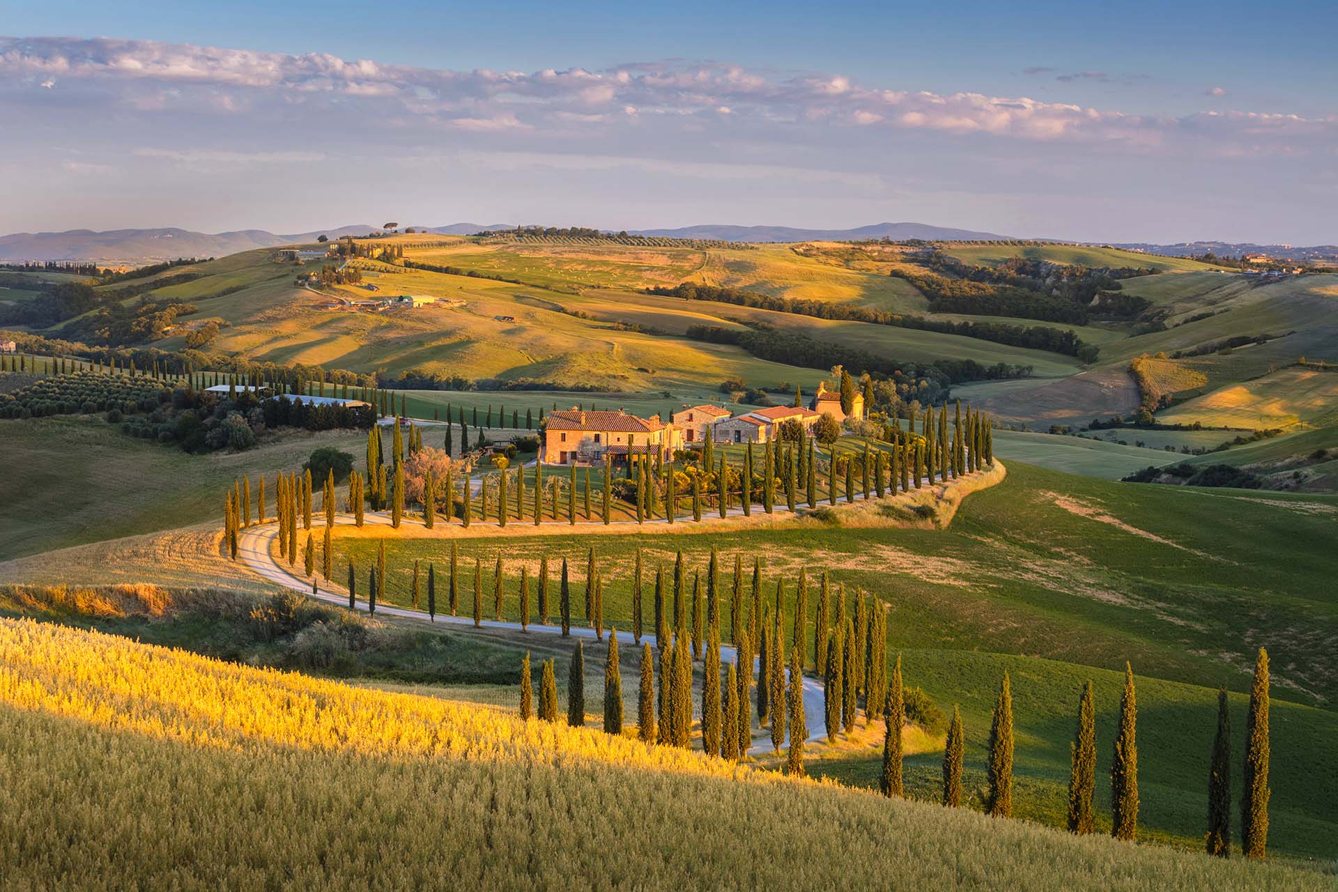 Paesaggio tipico nel cuore delle Crete Senesi in Toscana.
