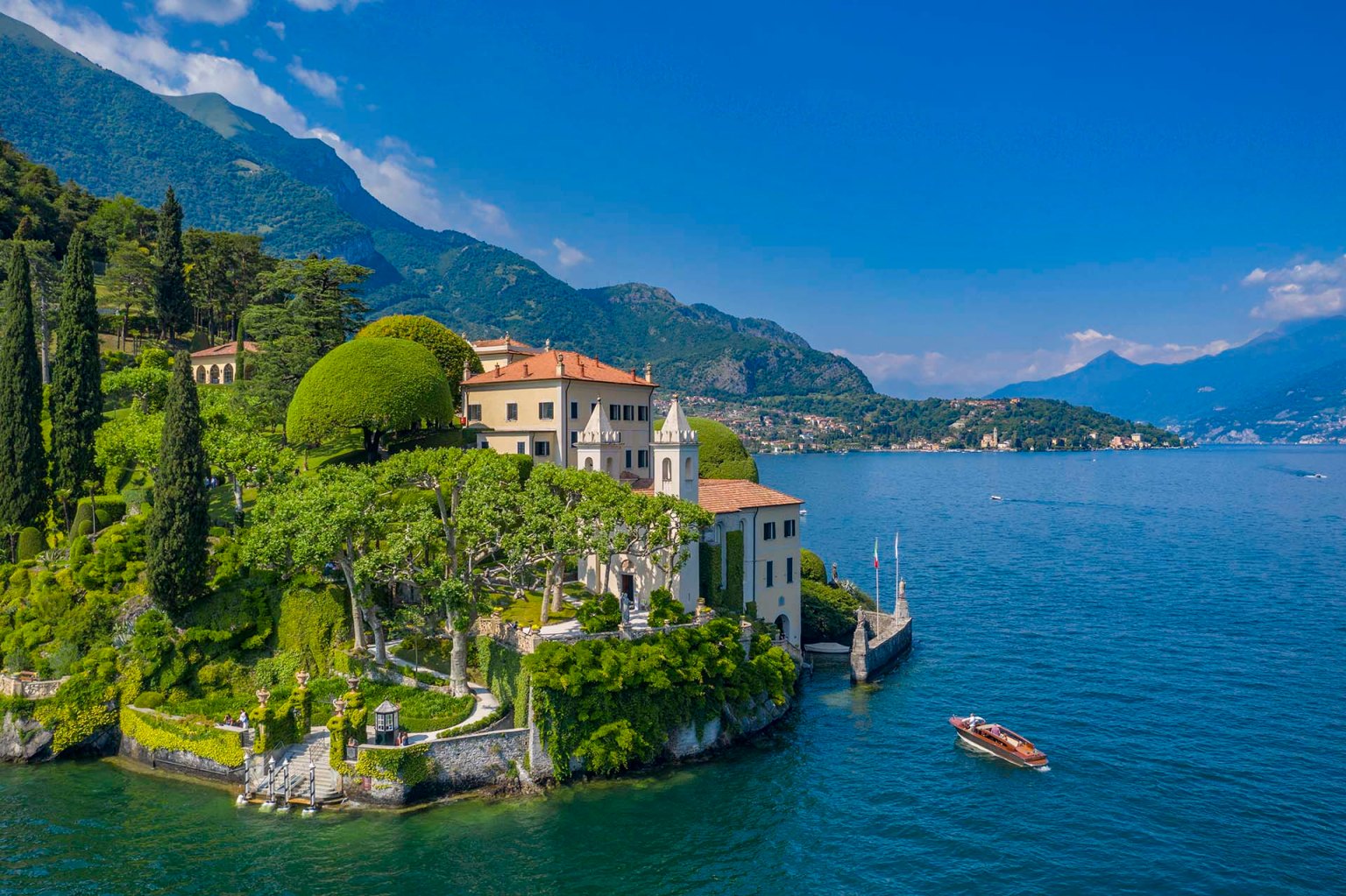 La Villa del Balbianello sulla punta della penisola di Lavedonel comune di Tremezzina sul Lago di Como.