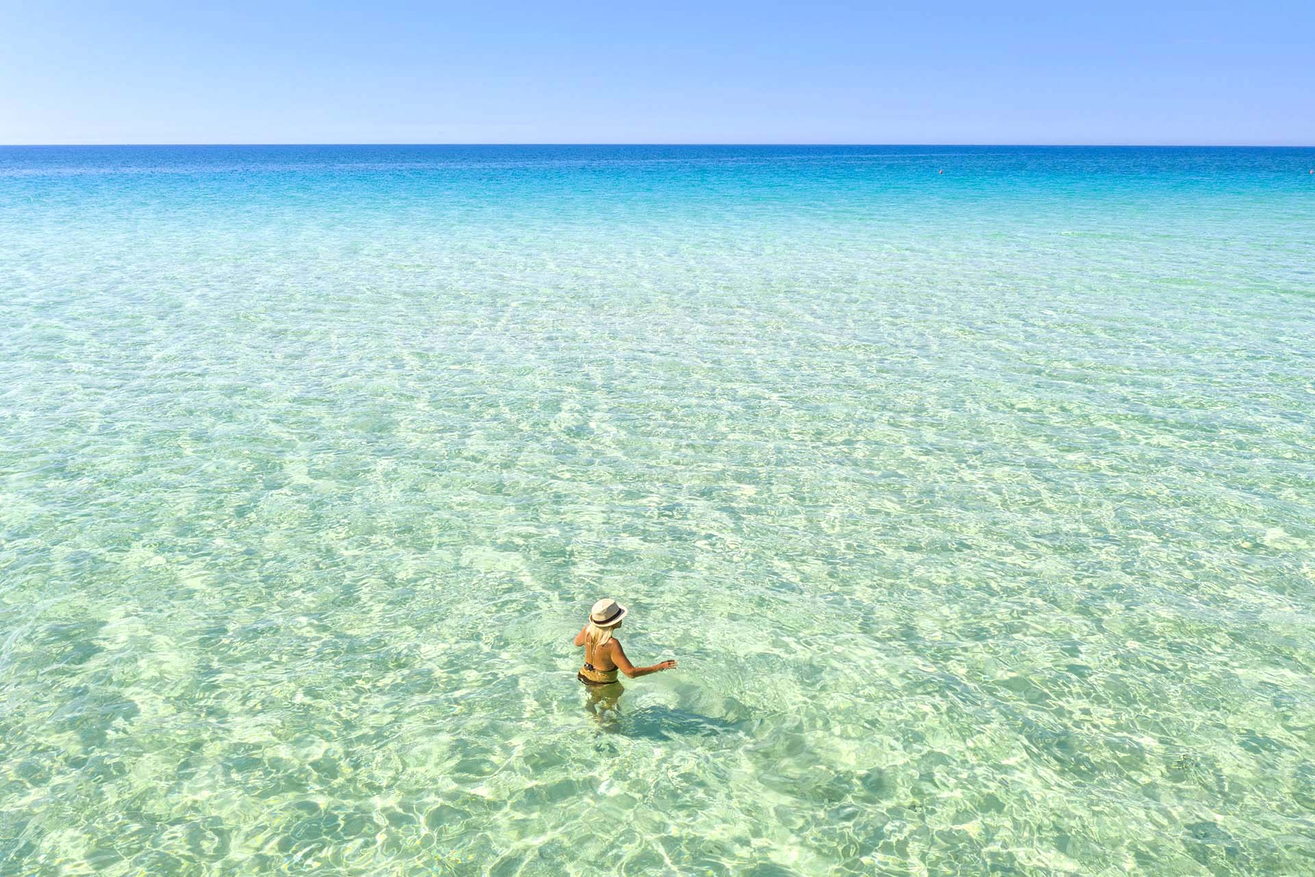 l Mare del Salento: Un Viaggio Emozionale tra Acque Cristalline e Cieli Infiniti.
