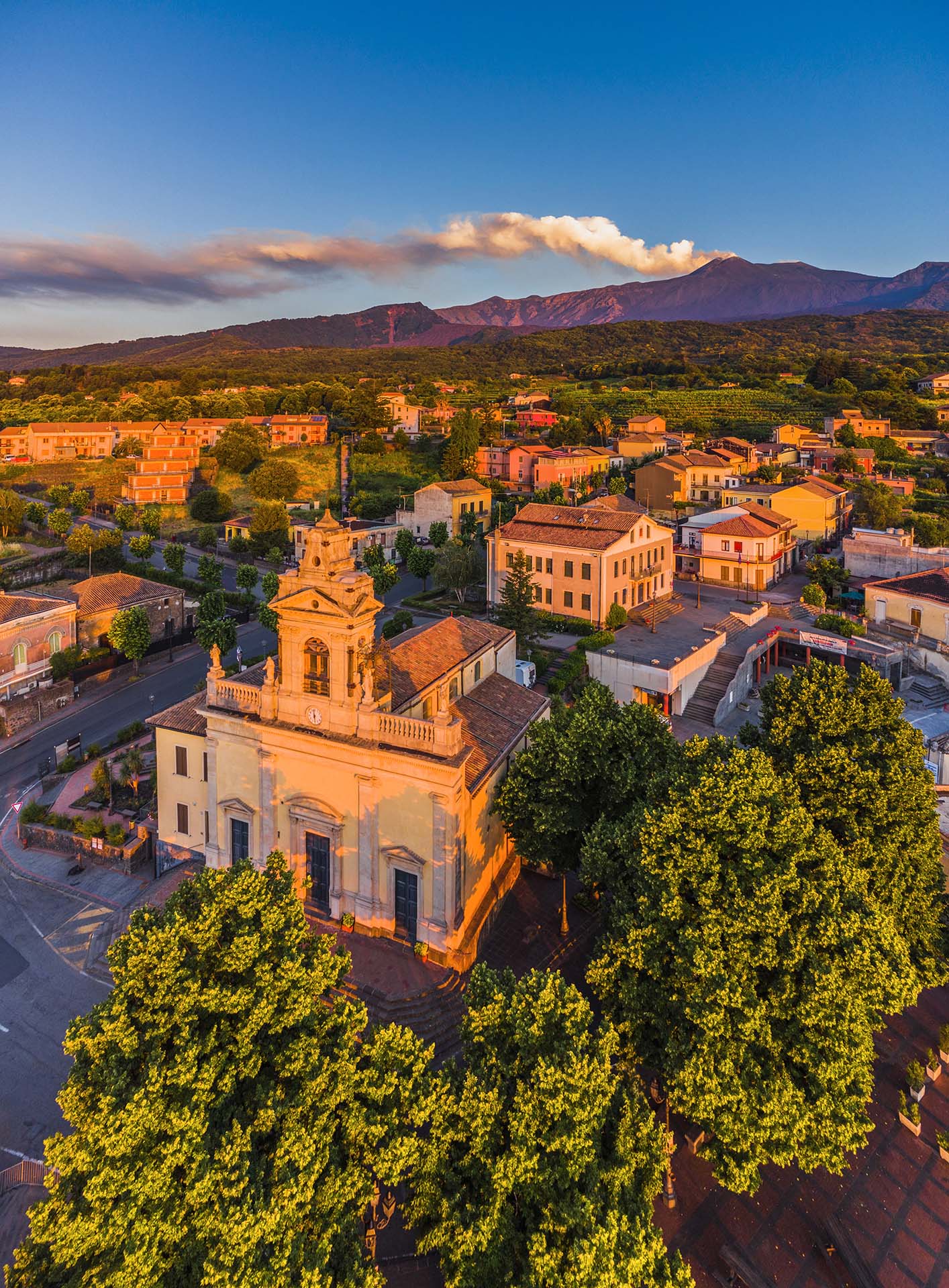 Chiesa Madre Sant’Andrea Apostolo nel borgo montano dell’Etna