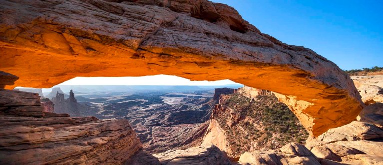 L'arco naturale Mesa Arch nel Canyonlands National Park dello Utah.